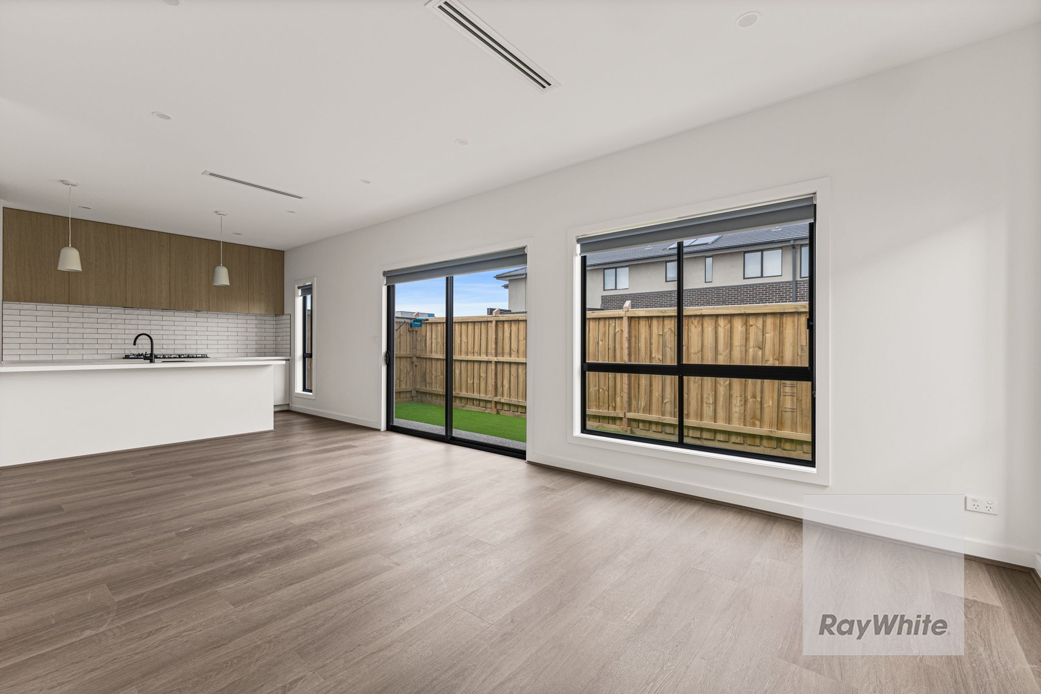 27 Petersfield Way — photo 5 of 11