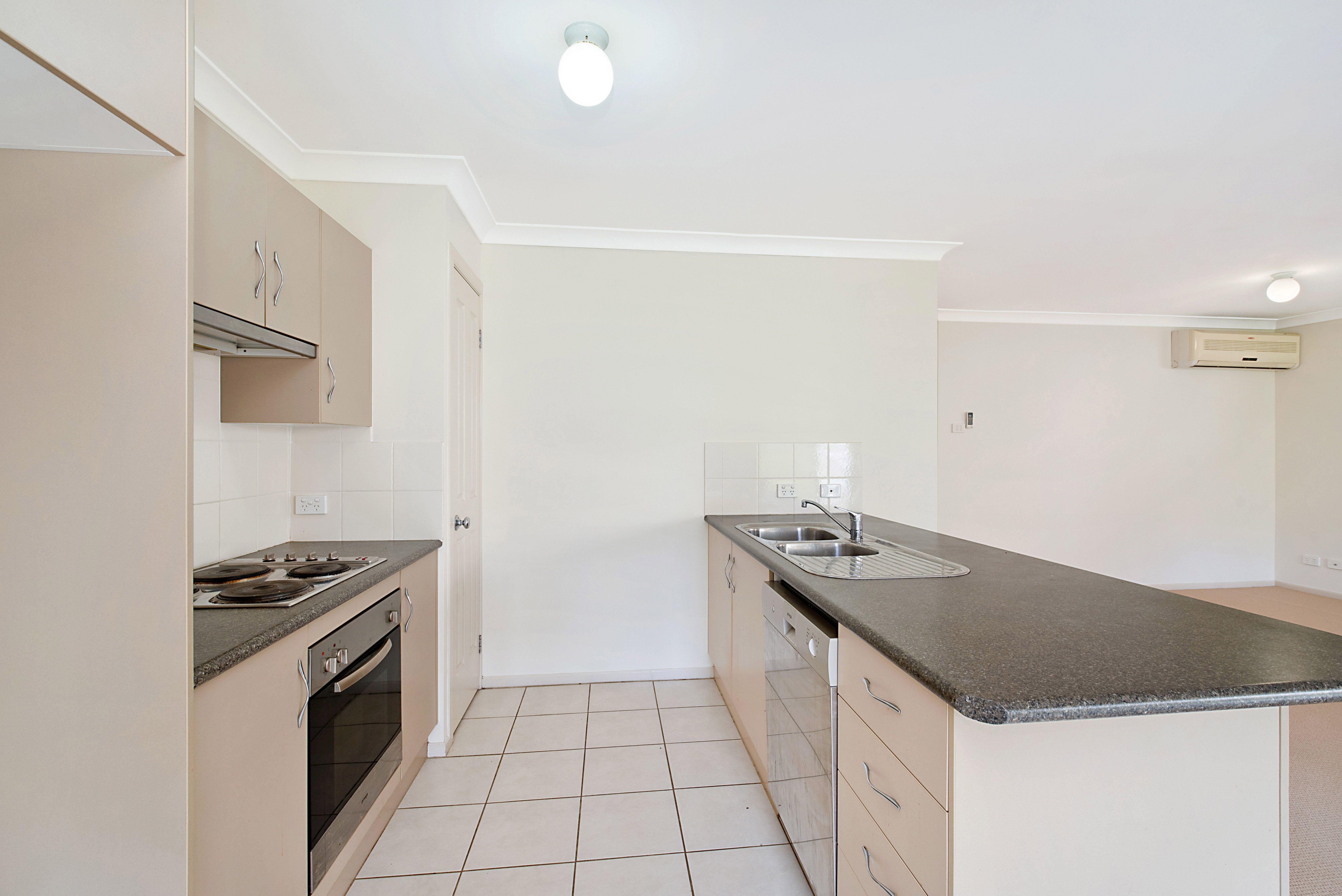 1/87 Clayton Crescent, Rutherford, NSW 2320