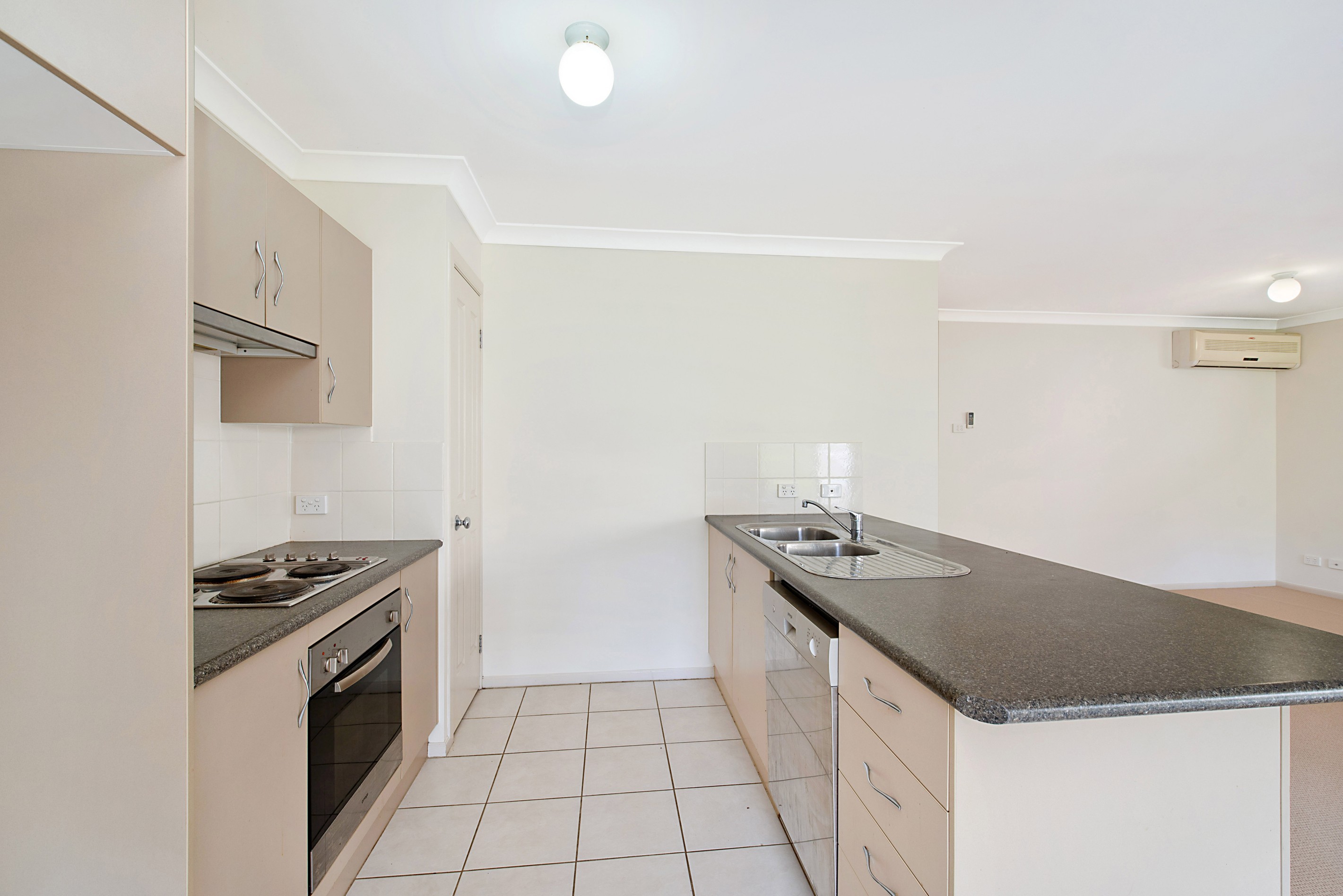 1/87 Clayton Crescent, Rutherford, NSW 2320
