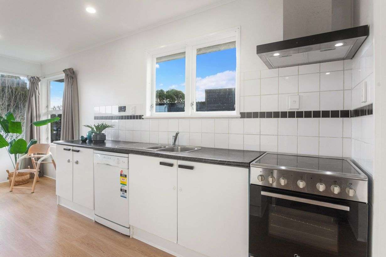 10 Hobart Crescent photo 2