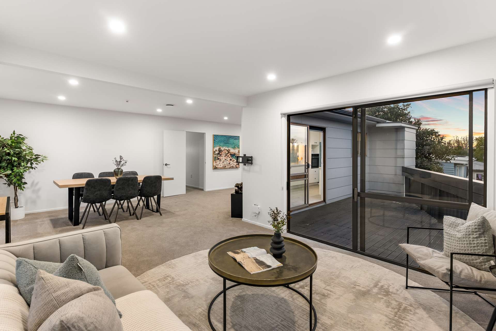 1/57 Aeroview Drive photo 1