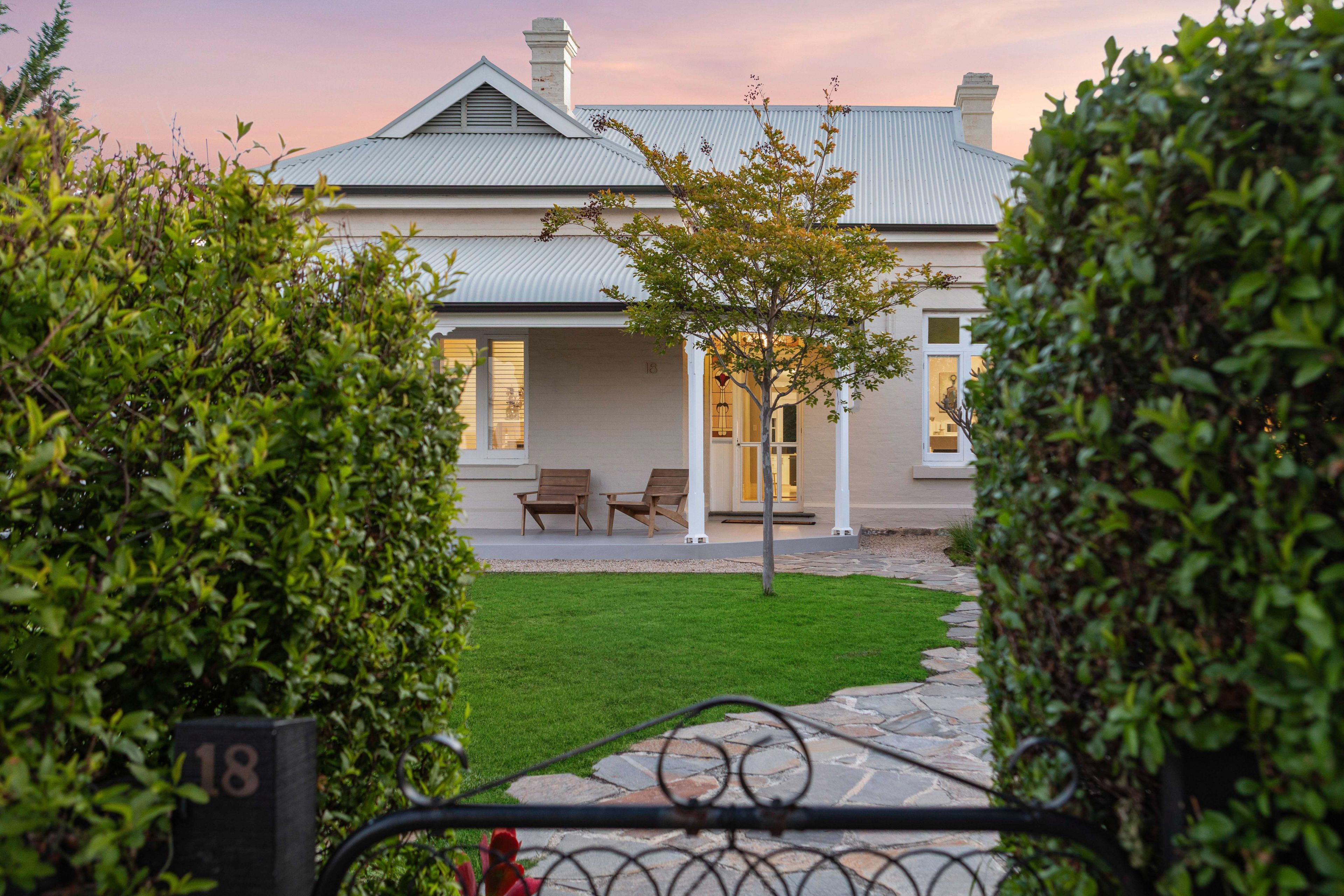 18 Kalgoorlie Road , Largs Bay SA 5016