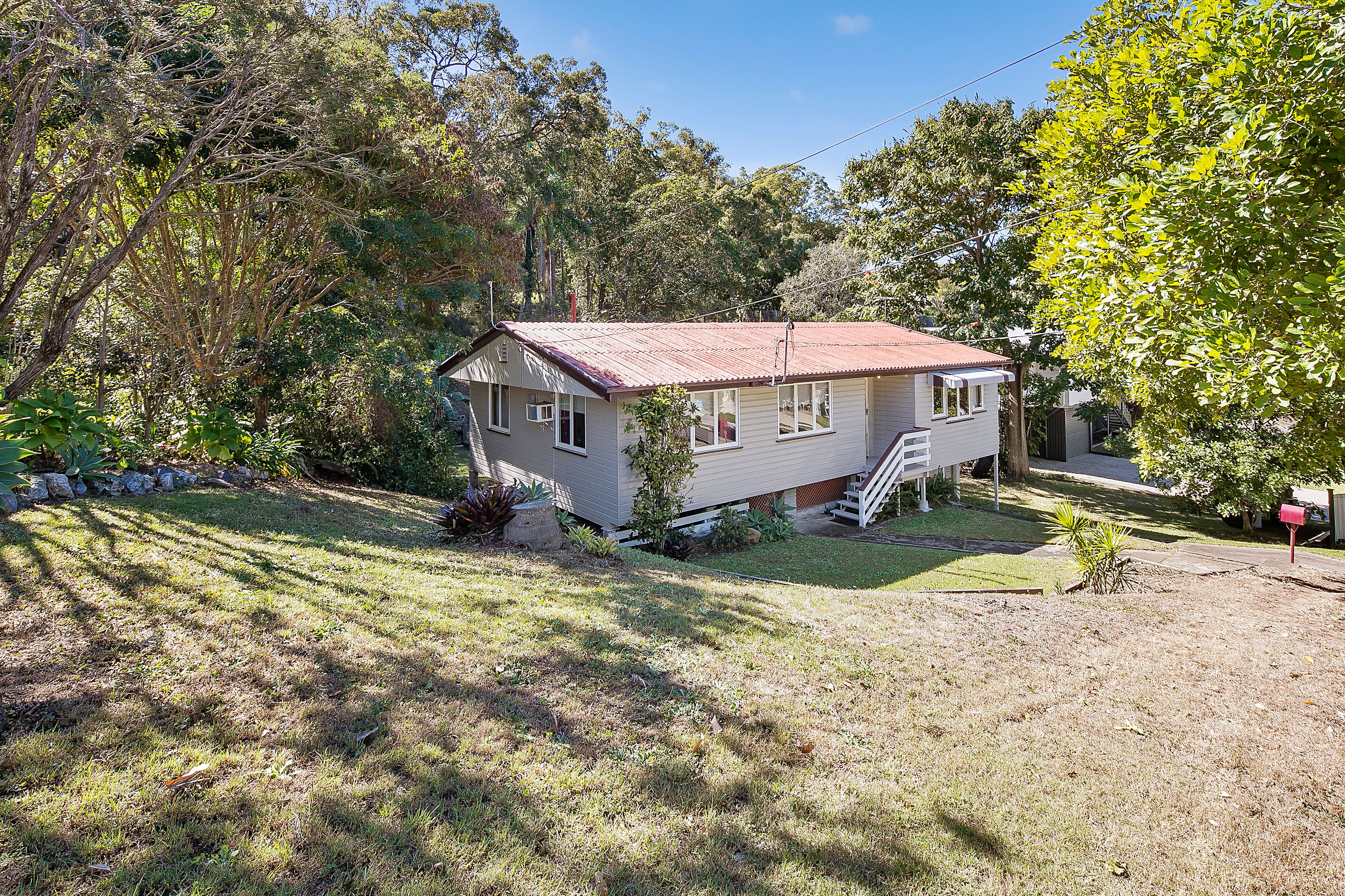 8 Hobart Avenue, Camp Hill, QLD 4152