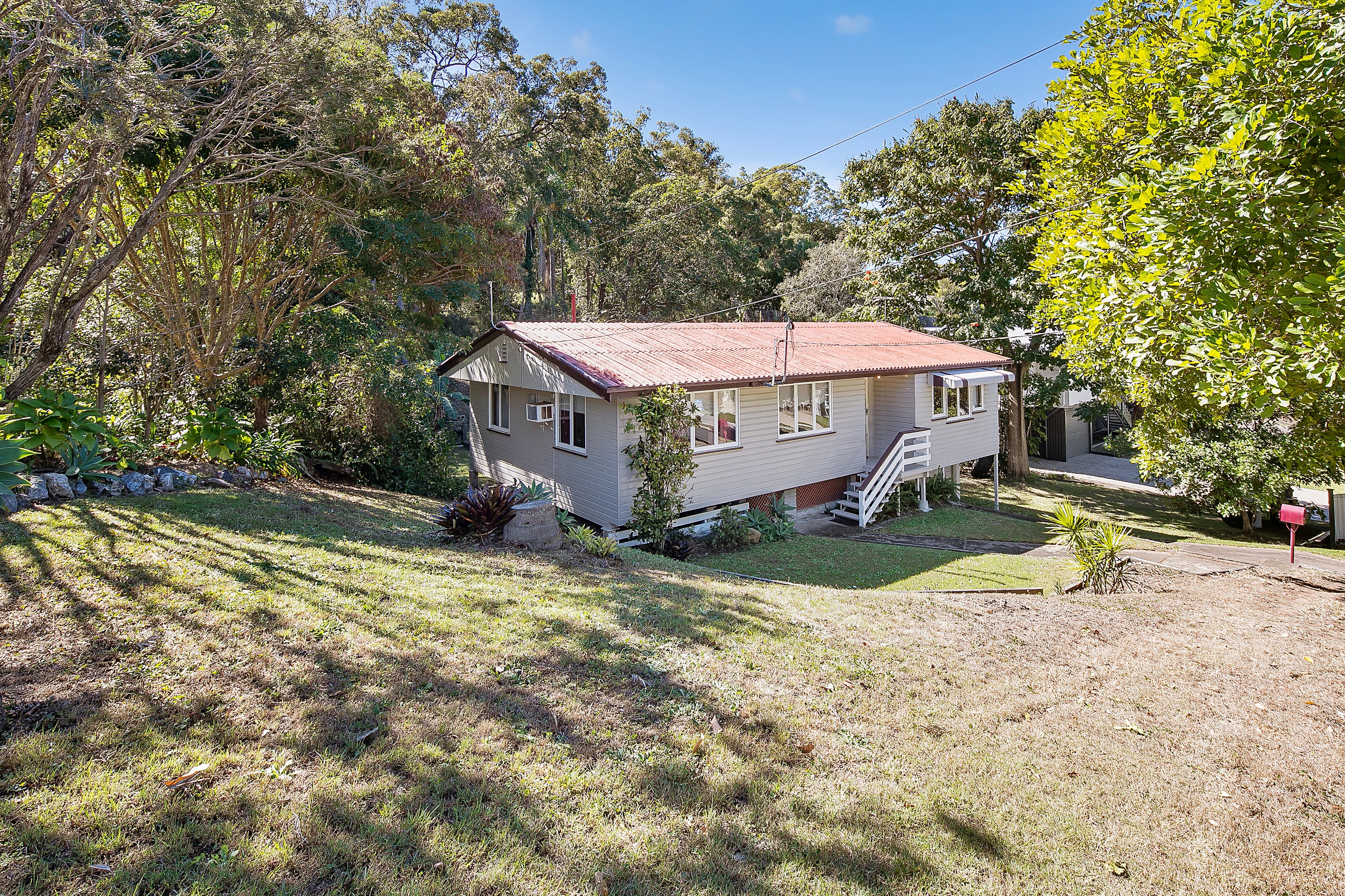 8 Hobart Avenue, Camp Hill, QLD 4152