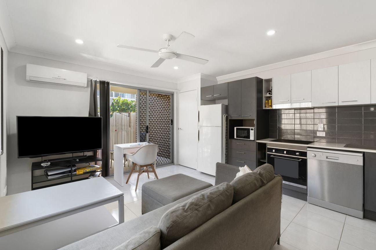 2/8A Camellia Street, Clontarf, QLD 4019