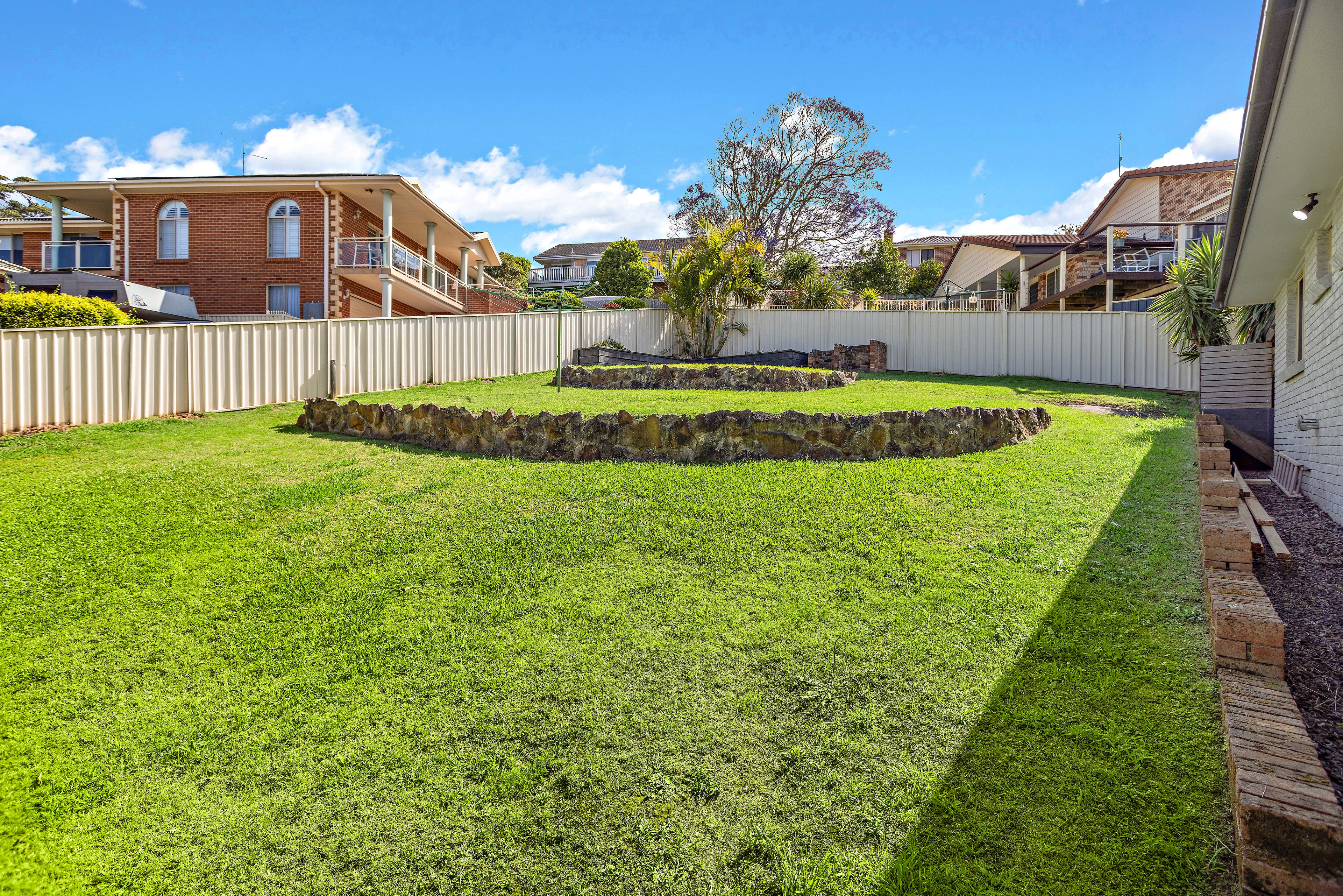 19 Henry Parkes Drive — photo 21 of 24