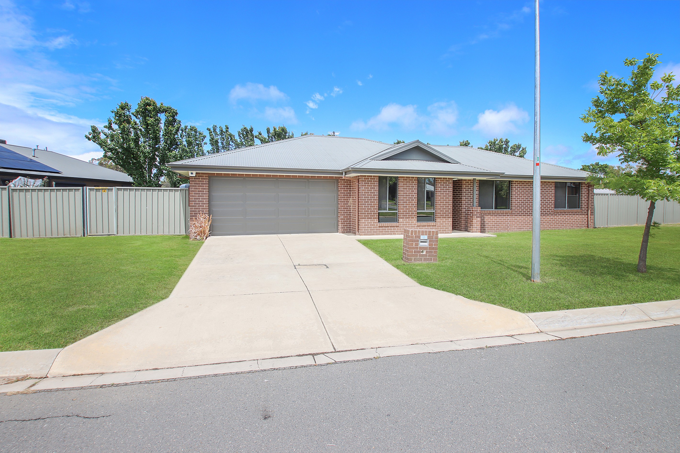 102 Cambridge Drive, Thurgoona, NSW 2640
