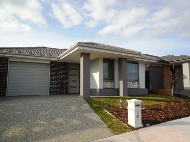 13 Cobble Street, Melton South, VIC 3338