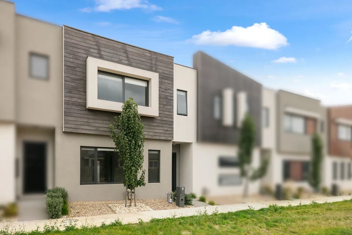 11 Waragreen Walk, Mickleham, VIC 3064