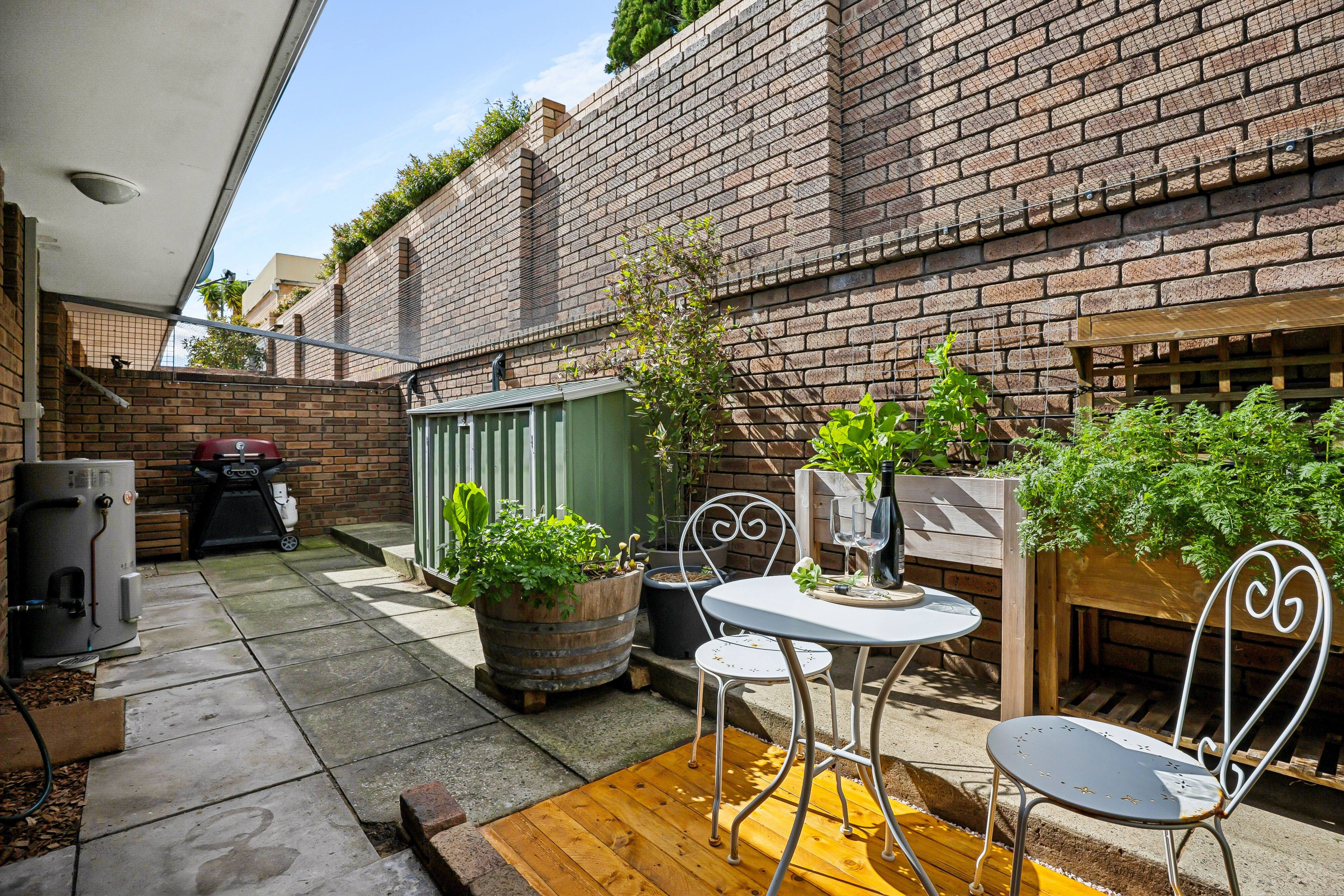 8/11 Kinsella Street — photo 15 of 17
