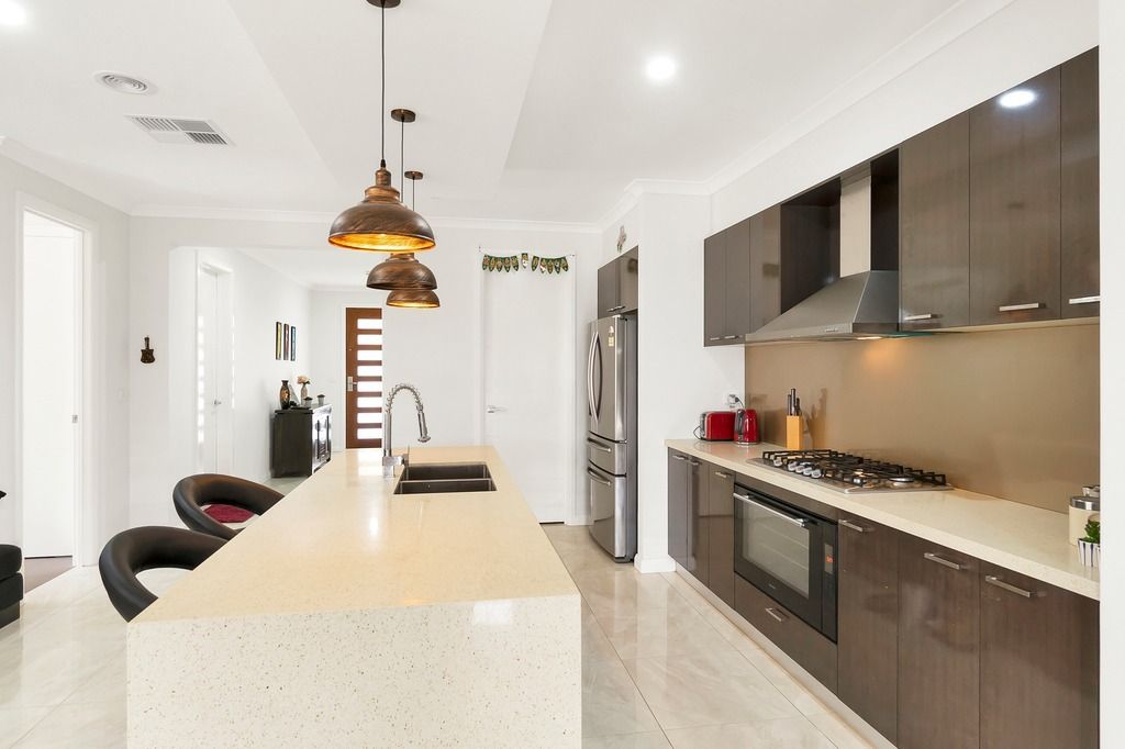 194 Manor Lakes Boulevard, Manor Lakes, VIC 3024