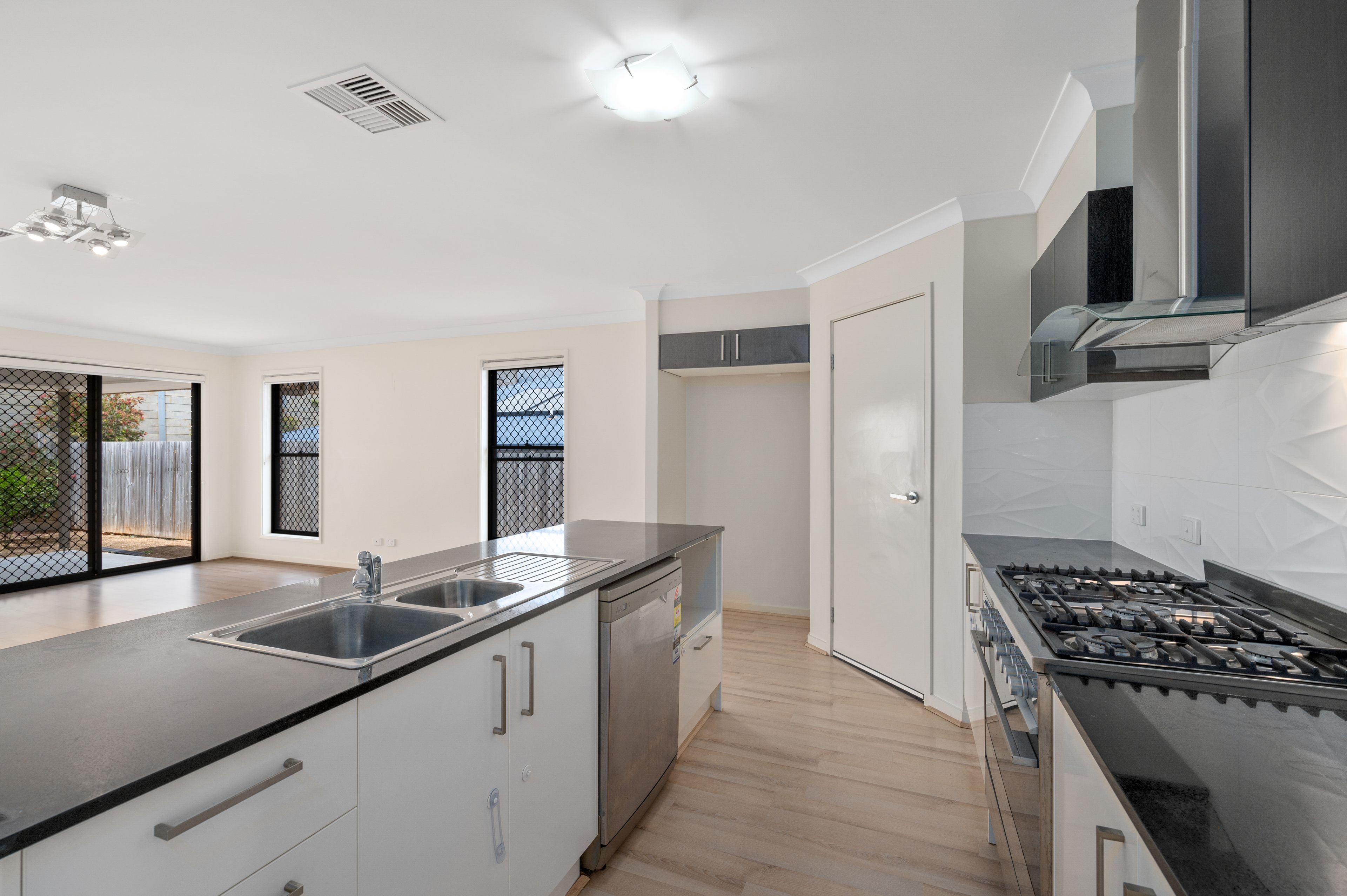 54 Valley Circuit, Kuraby, QLD 4112