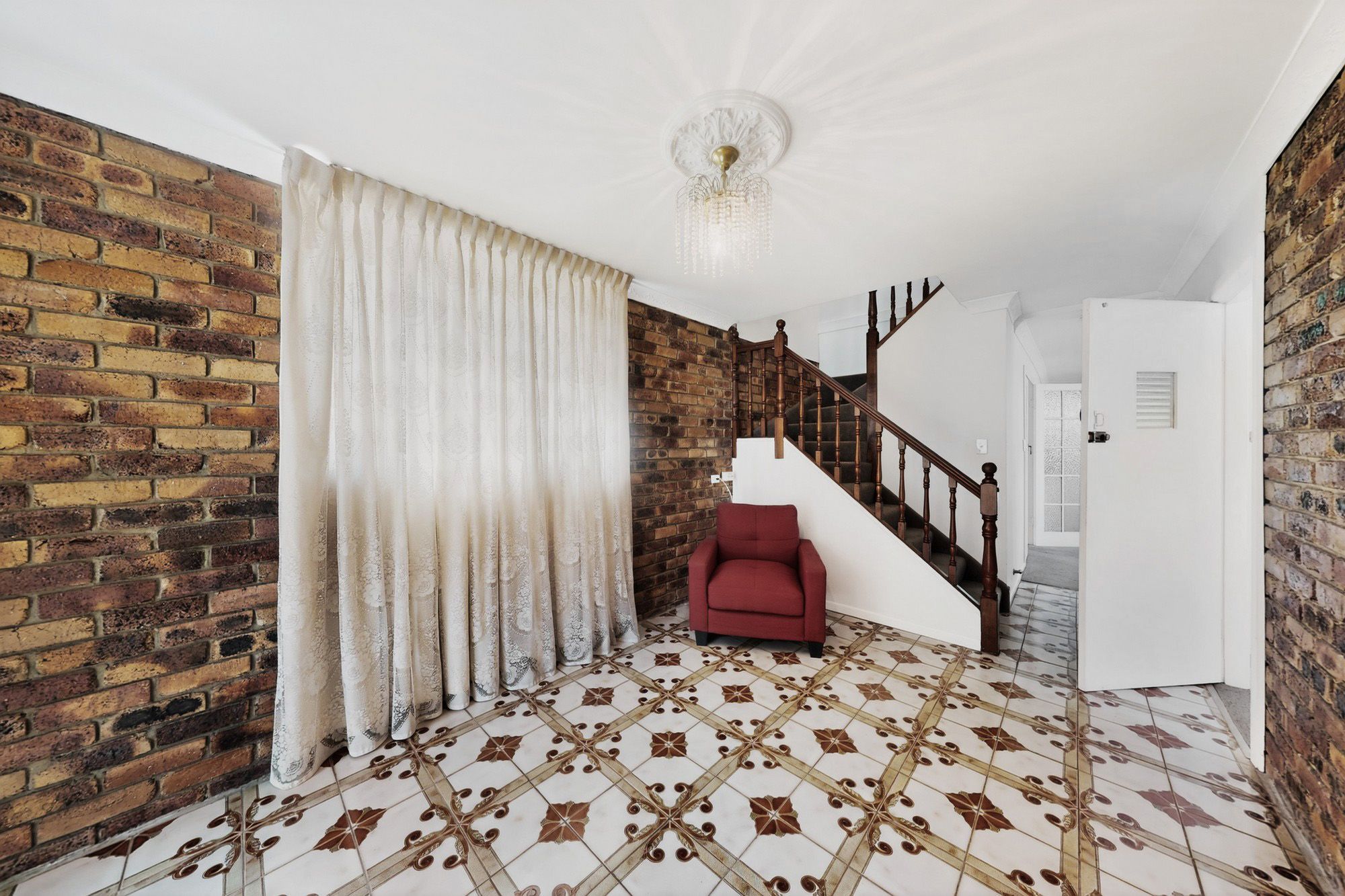 11 Greenmount Avenue, Holland Park, QLD 4121