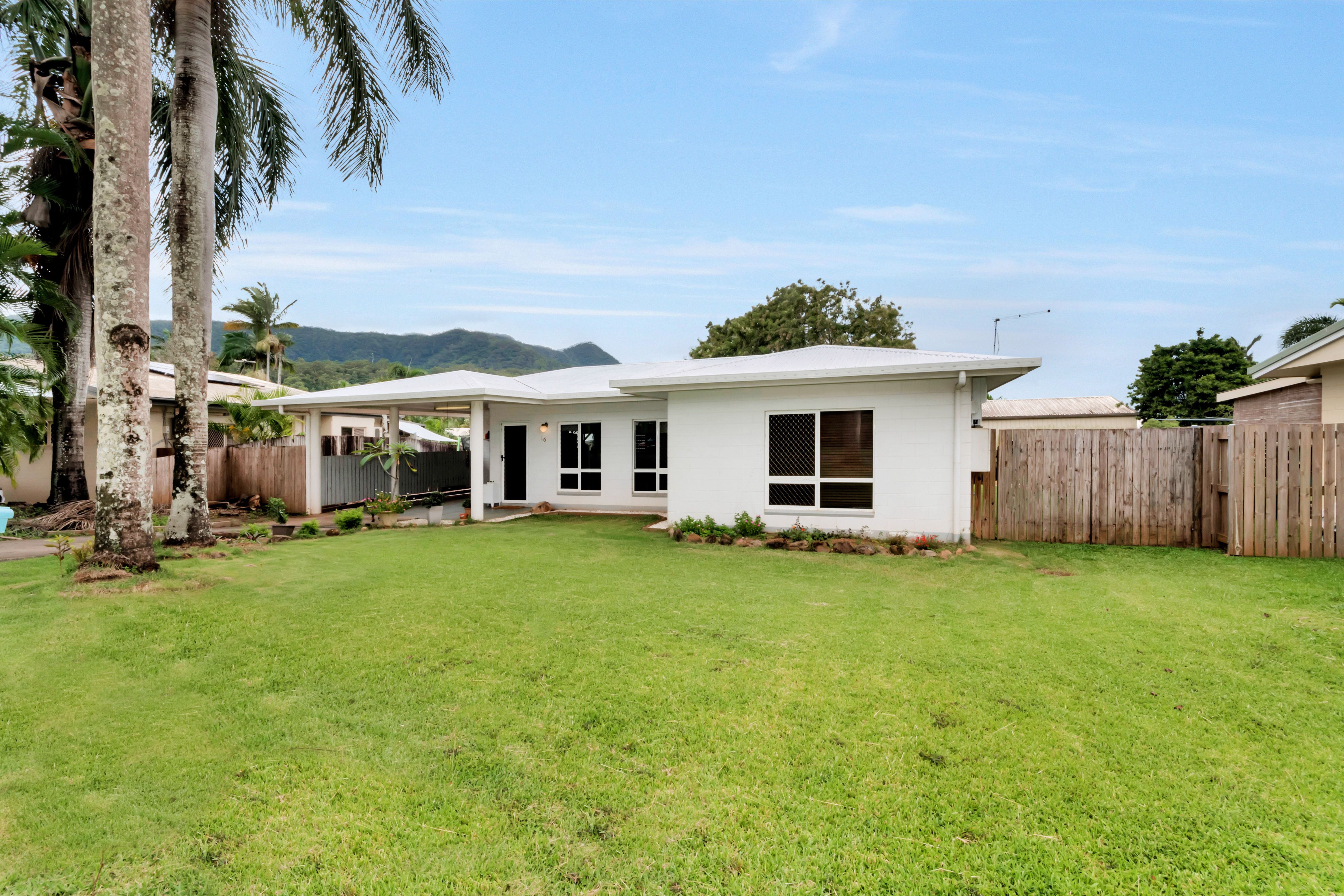 16 Blackbird Close, Bentley Park QLD 4869
