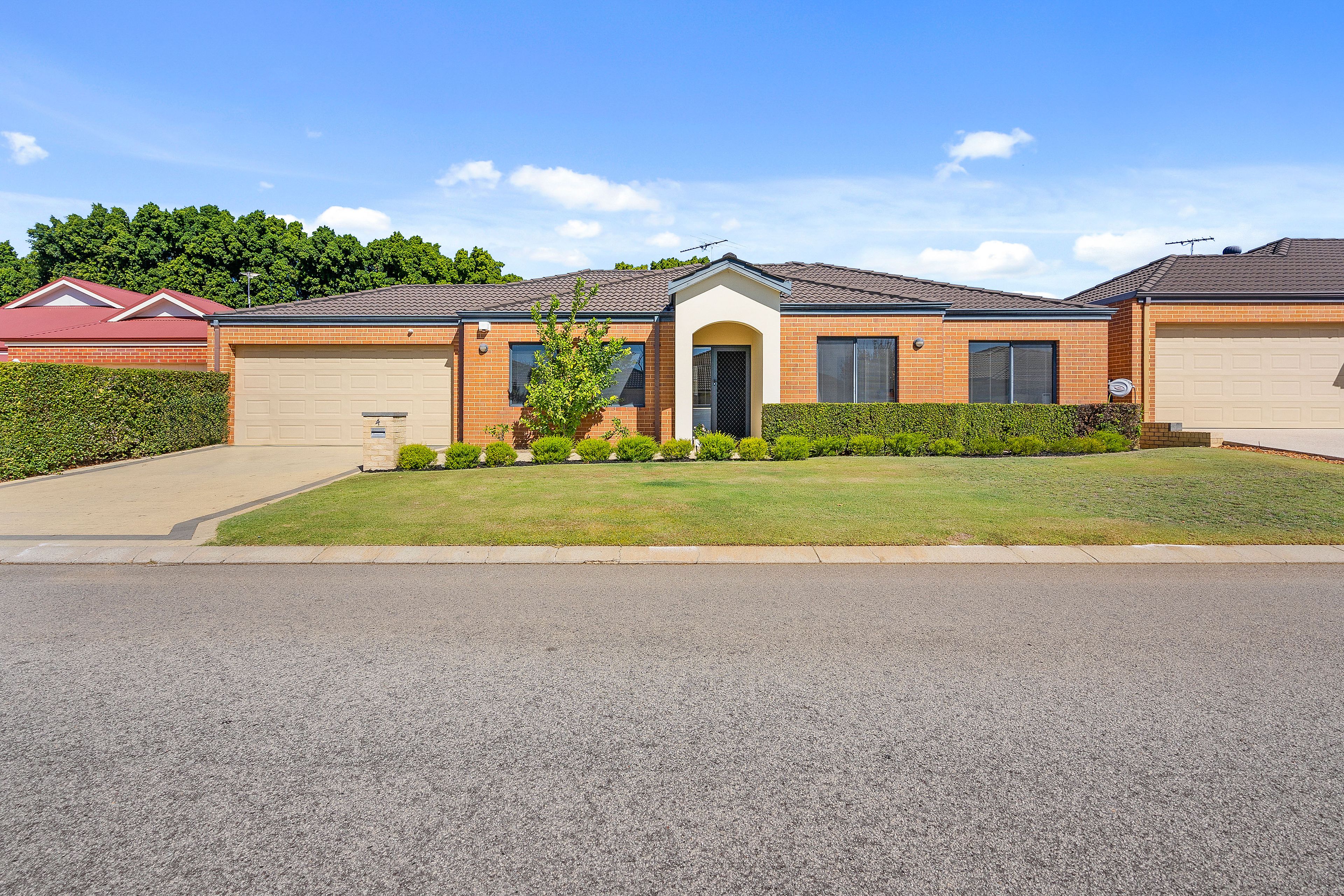 4 Lockeport Approach, Madeley WA 6065