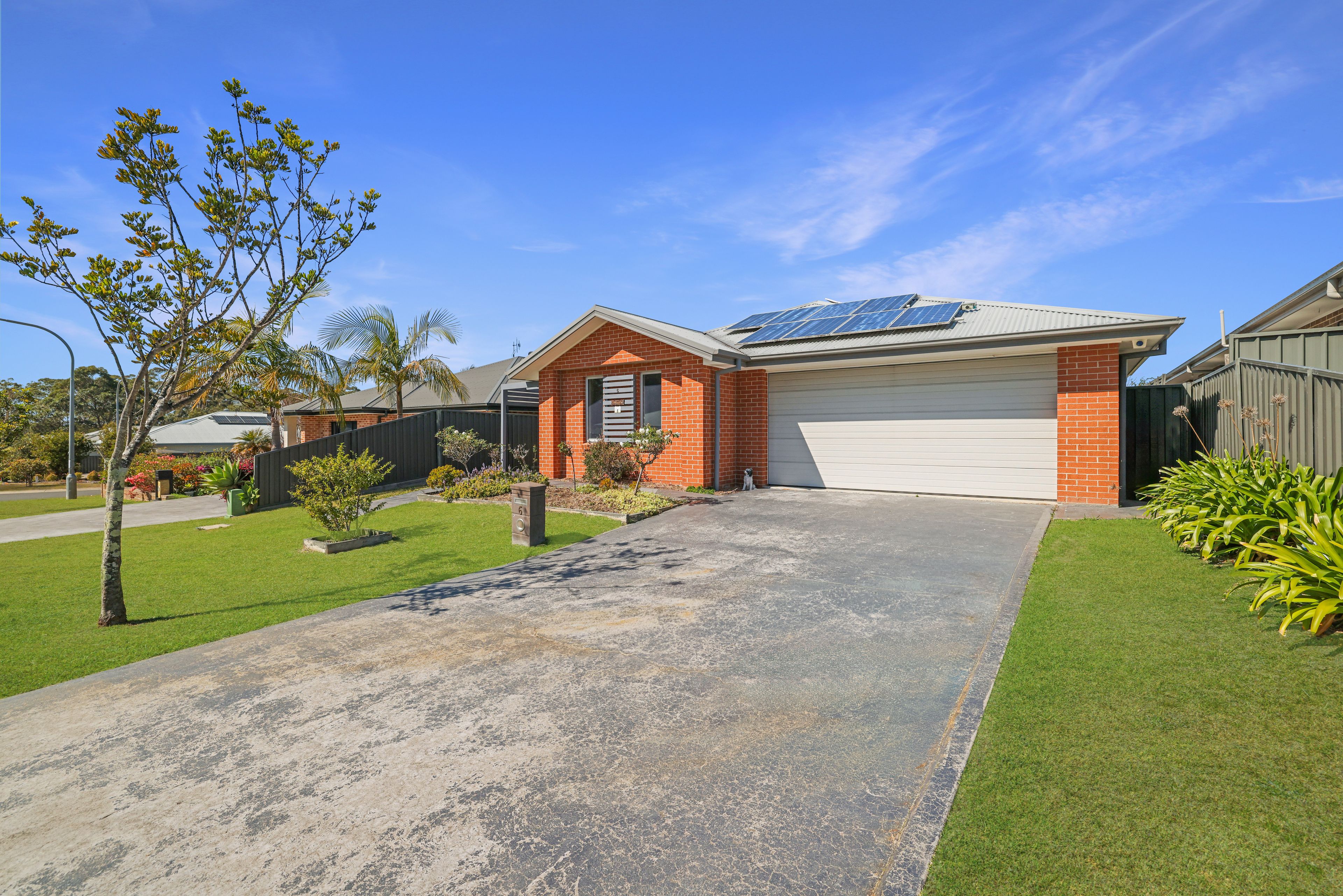 6 Peacehaven Way — photo 4 of 15