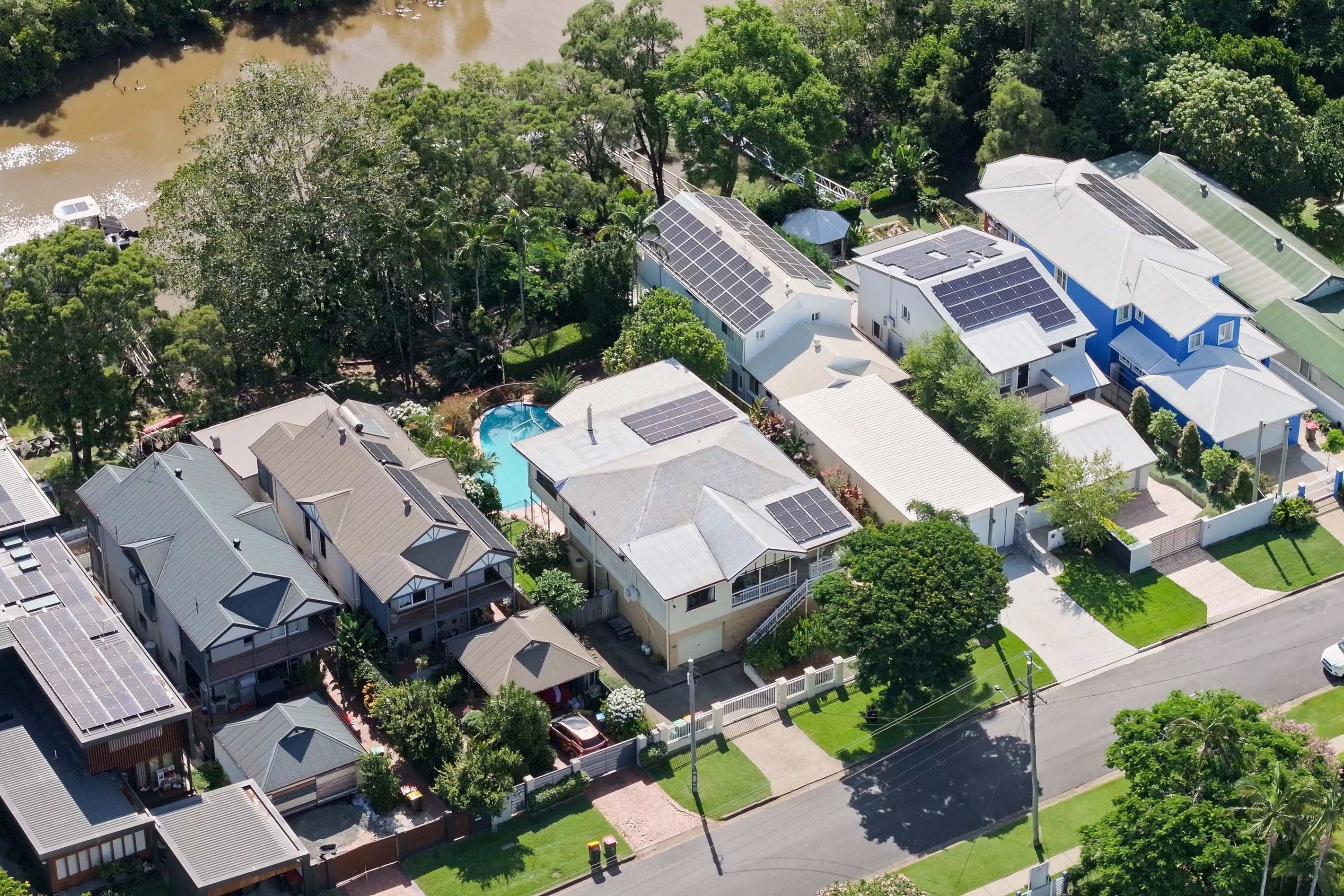 15 Vivian Street, Tennyson, QLD 4105