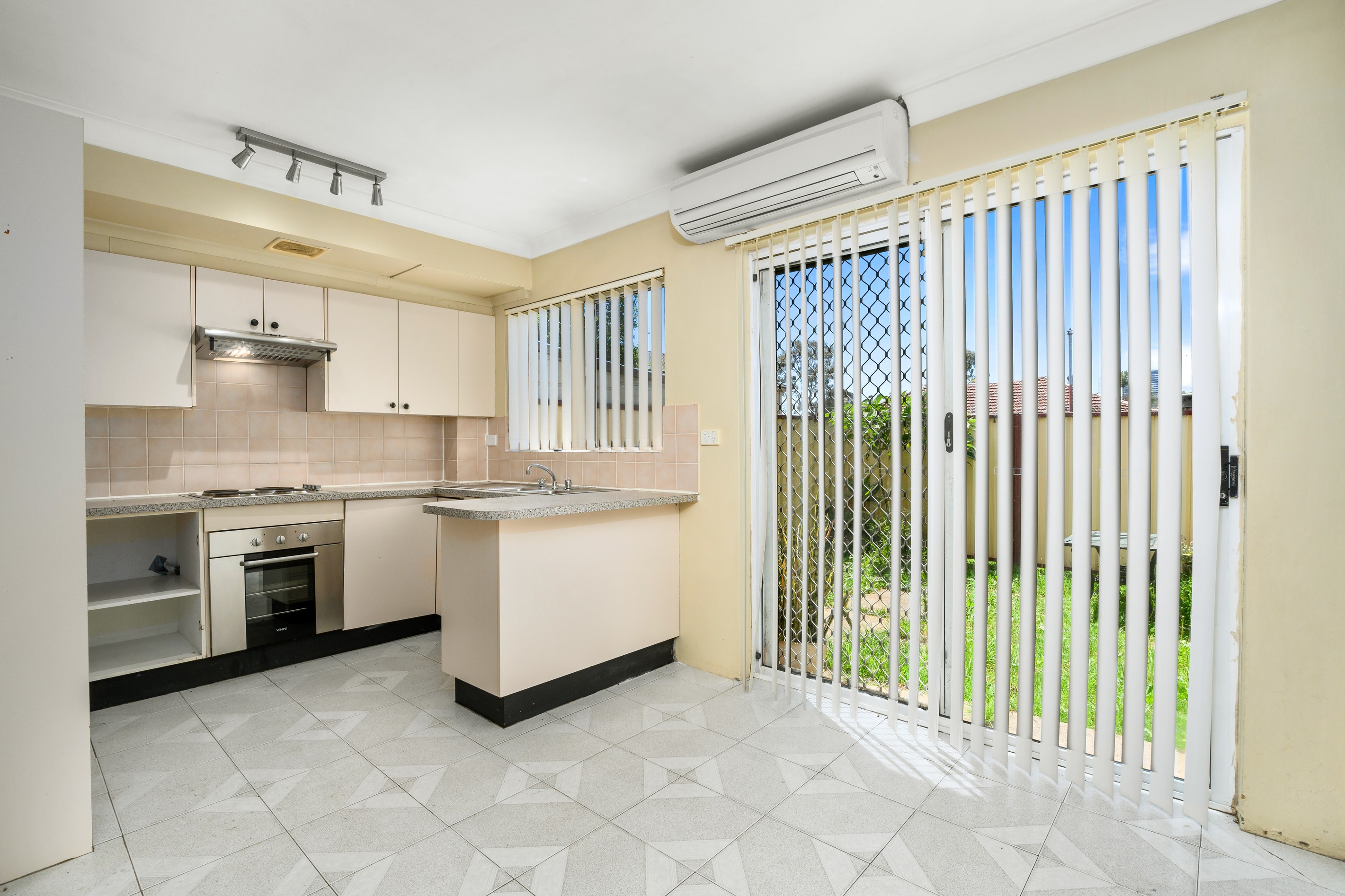 11/5 Thelma Street, Lurnea, NSW 2170