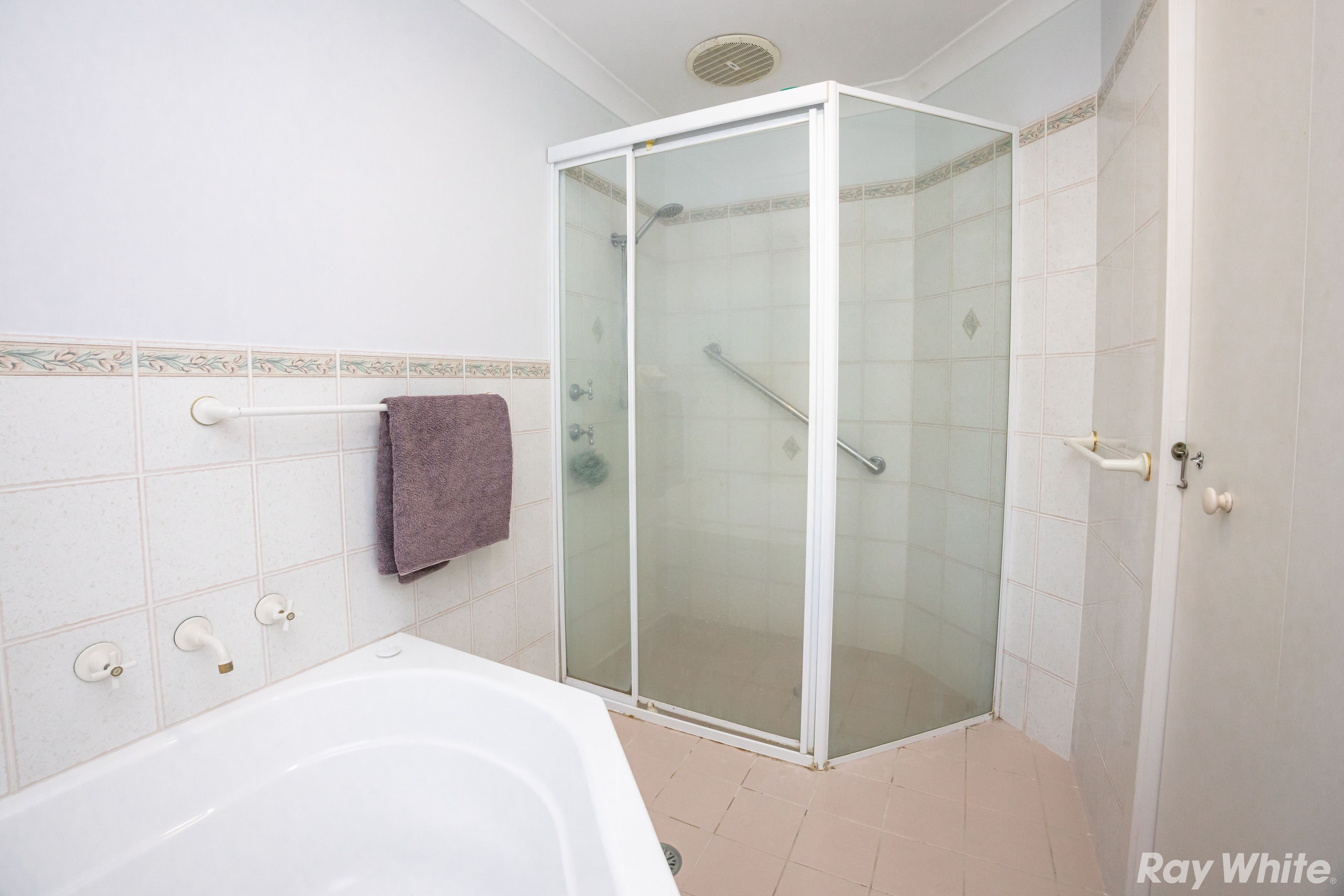 2A Hesper Drive — photo 7 of 11