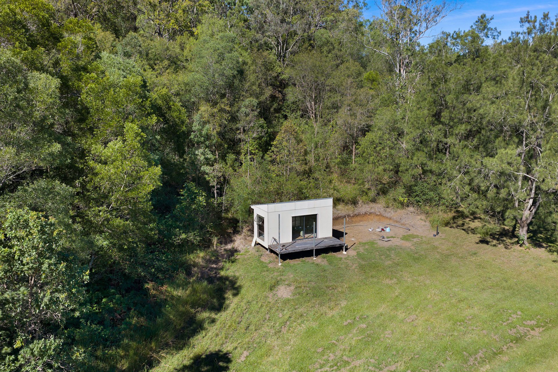 Peaceful Off-Grid Escape Along Amamoor Creek — photo 9 of 16