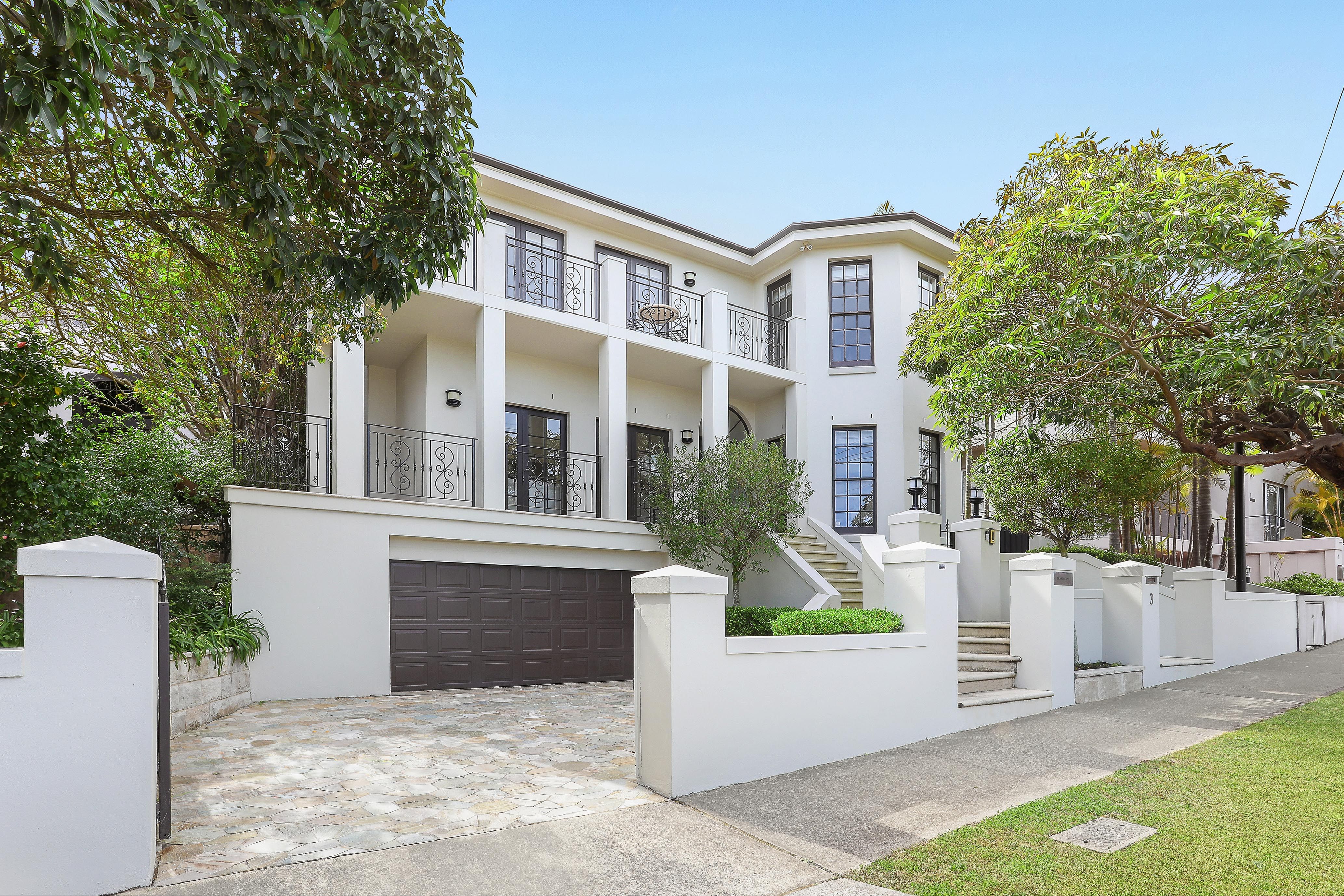 3 The Crescent