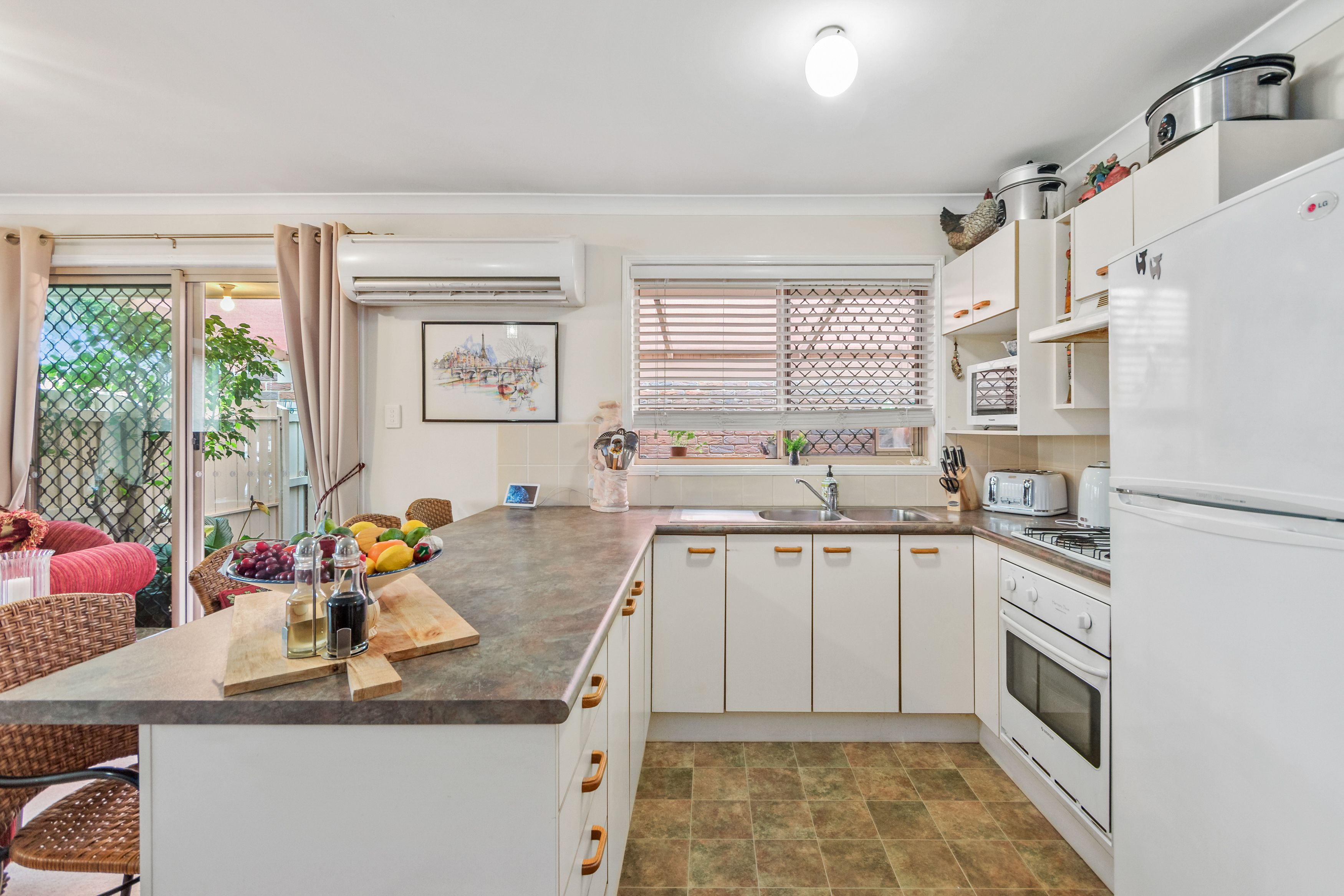 19 Manitoba Place, Wavell Heights, QLD 4012