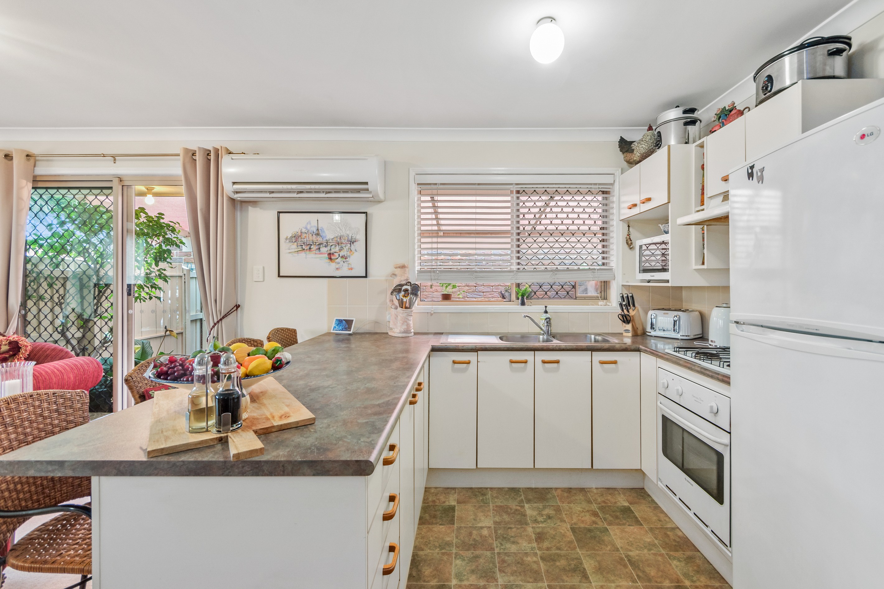 19 Manitoba Place, Wavell Heights, QLD 4012