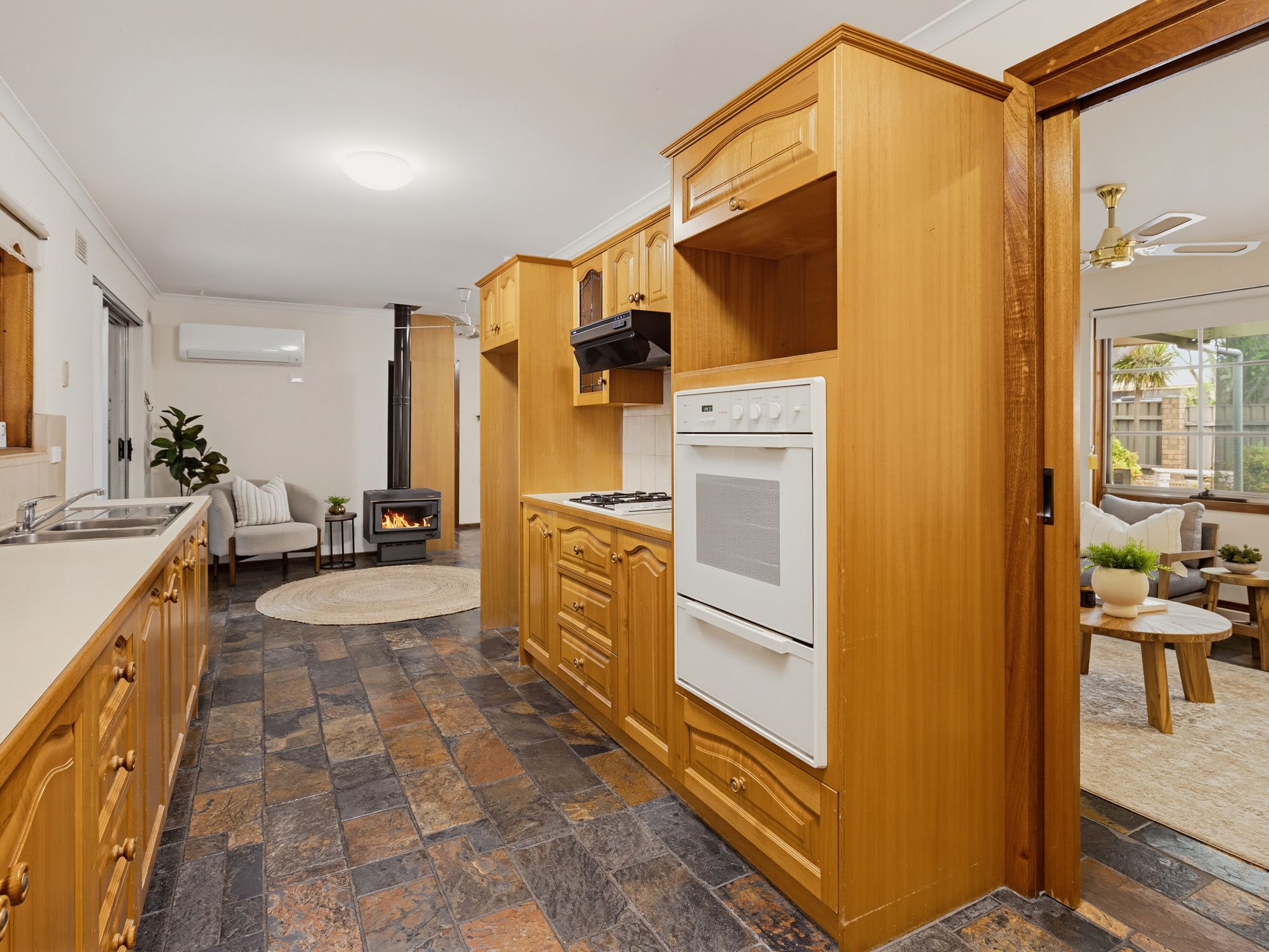 10 Thomas Crescent — photo 12 of 21