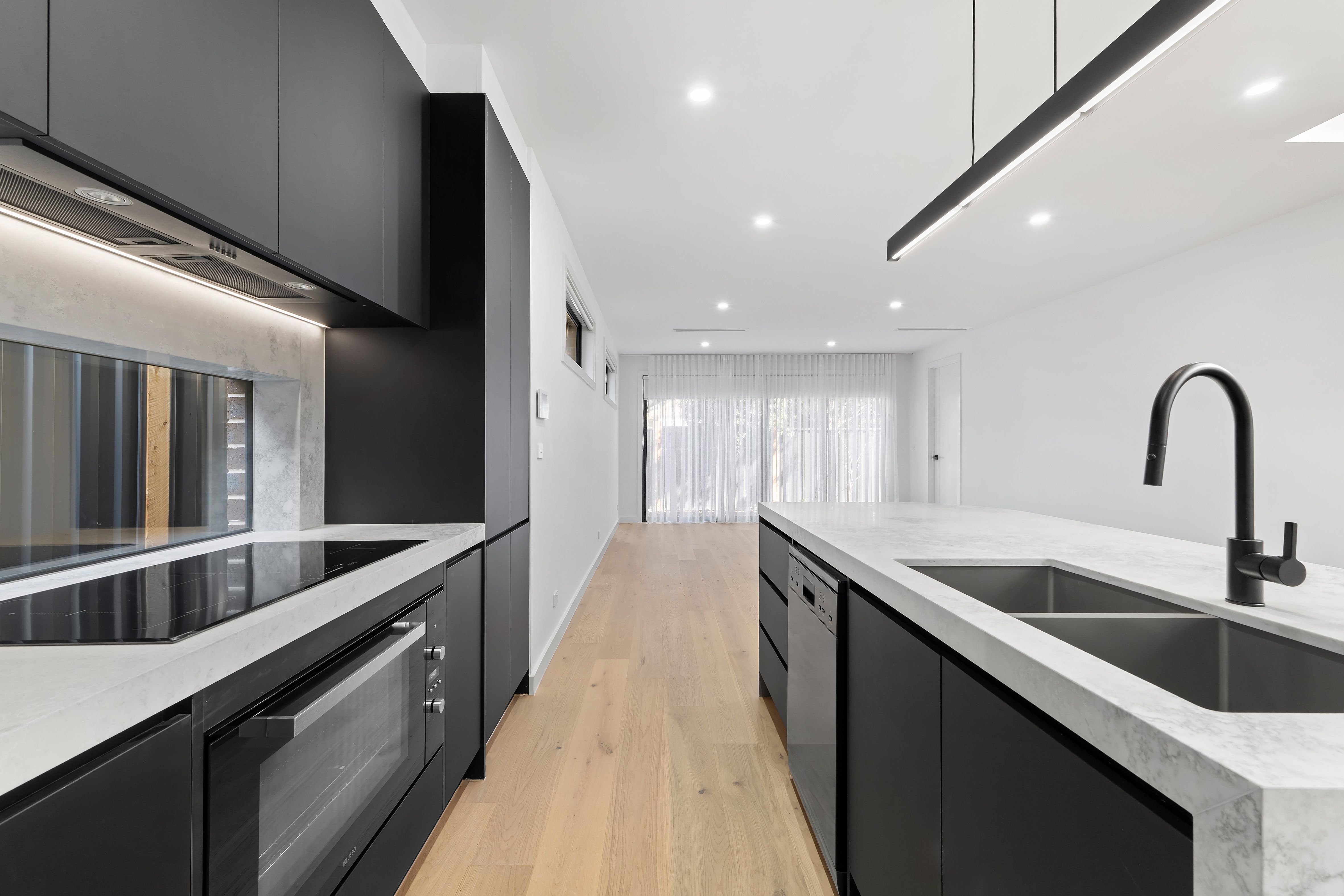 2/3 Munro Street — photo 3 of 5