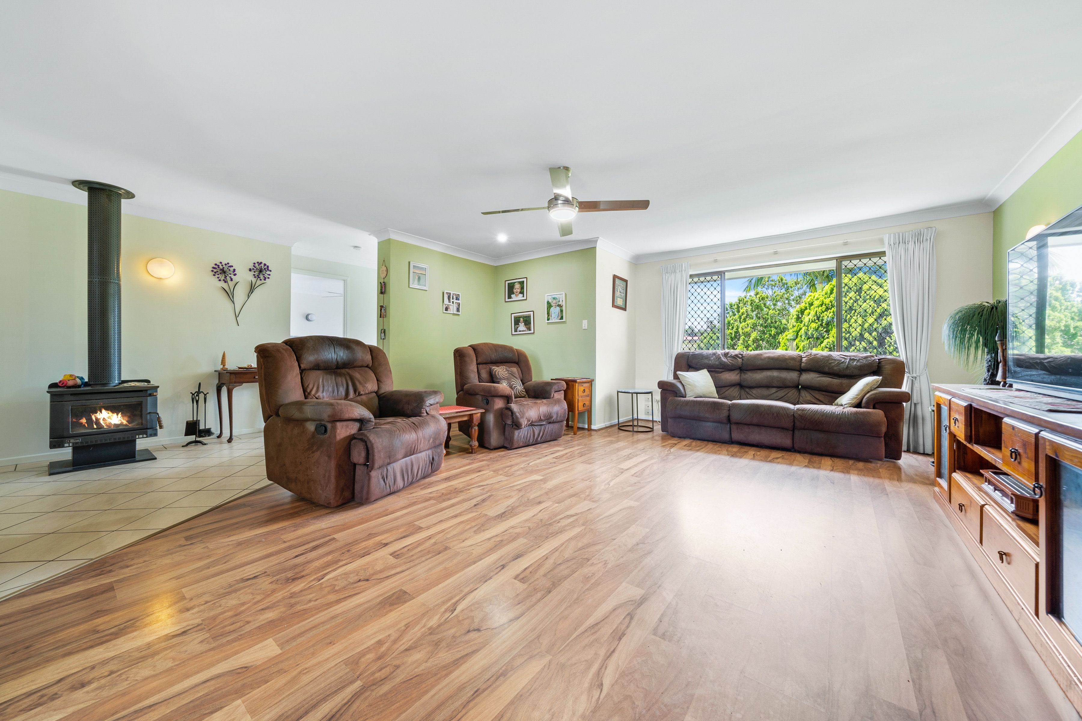 25 Parkroyal Crescent, Regents Park, QLD 4118