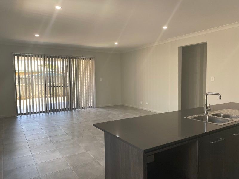 11 Blatchford Street, Strathpine, QLD 4500