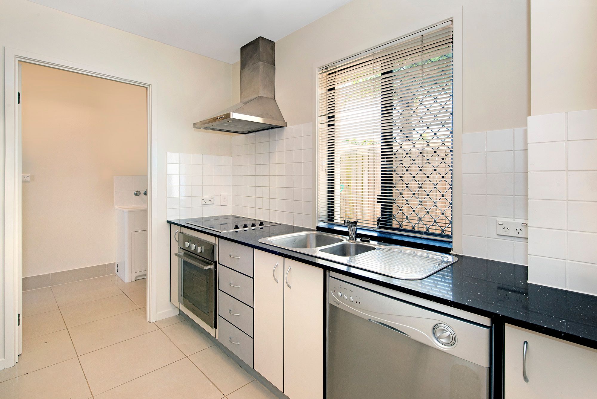 2/29 Edmond Street, Carina, QLD 4152