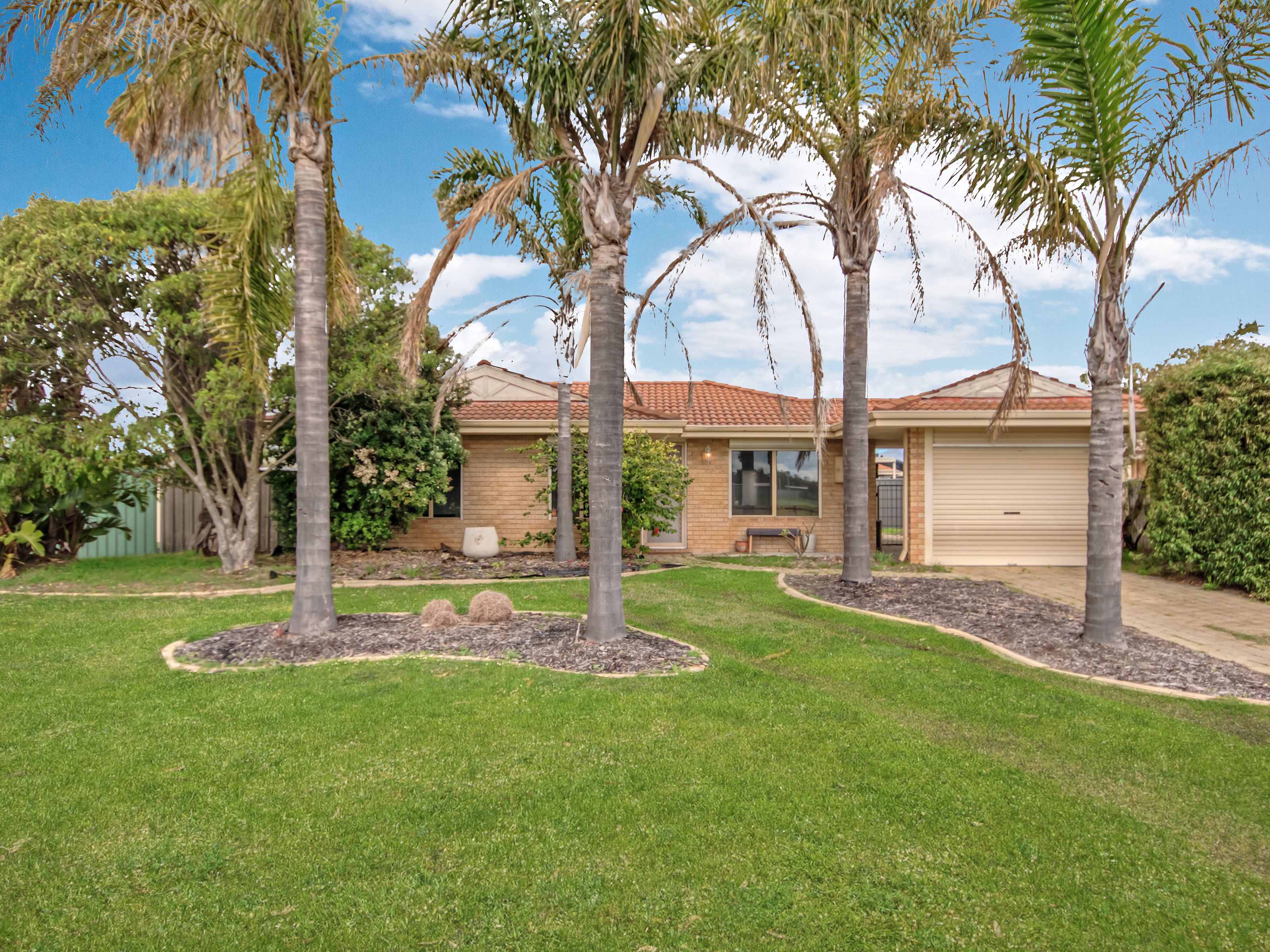 6 Gibb Road, Waikiki, WA 6169