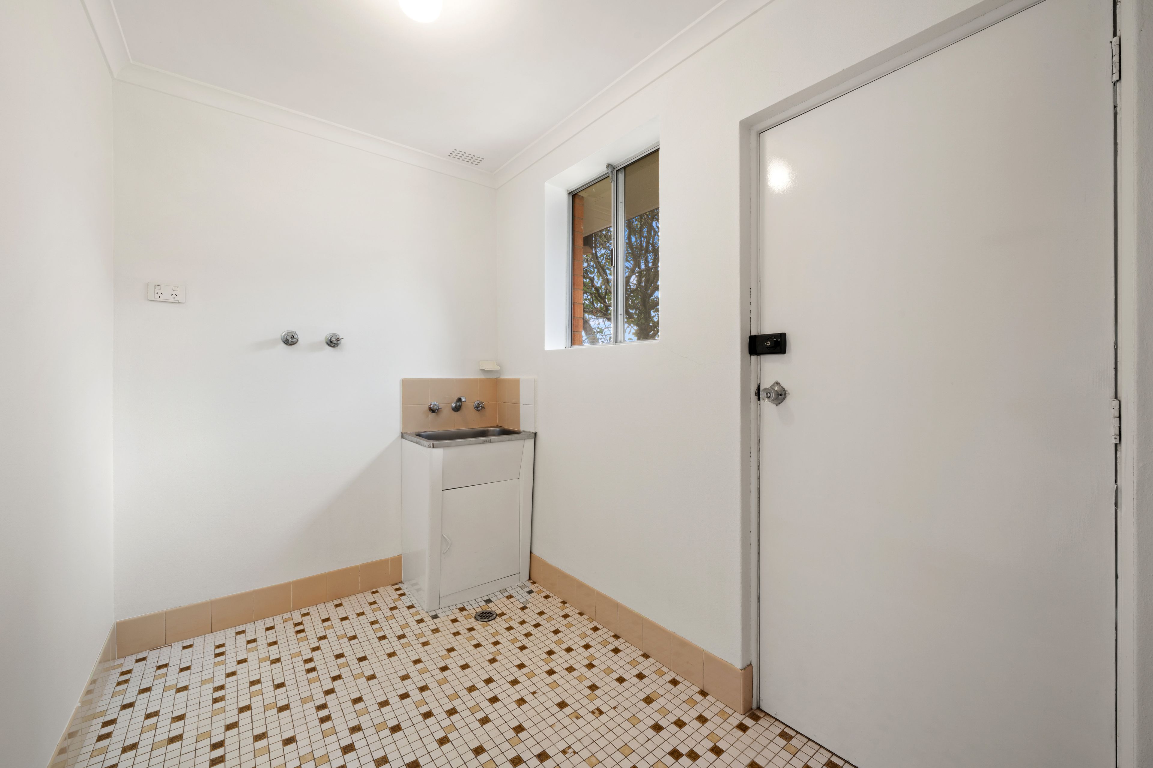 3 Bathurst Place — photo 12 of 17