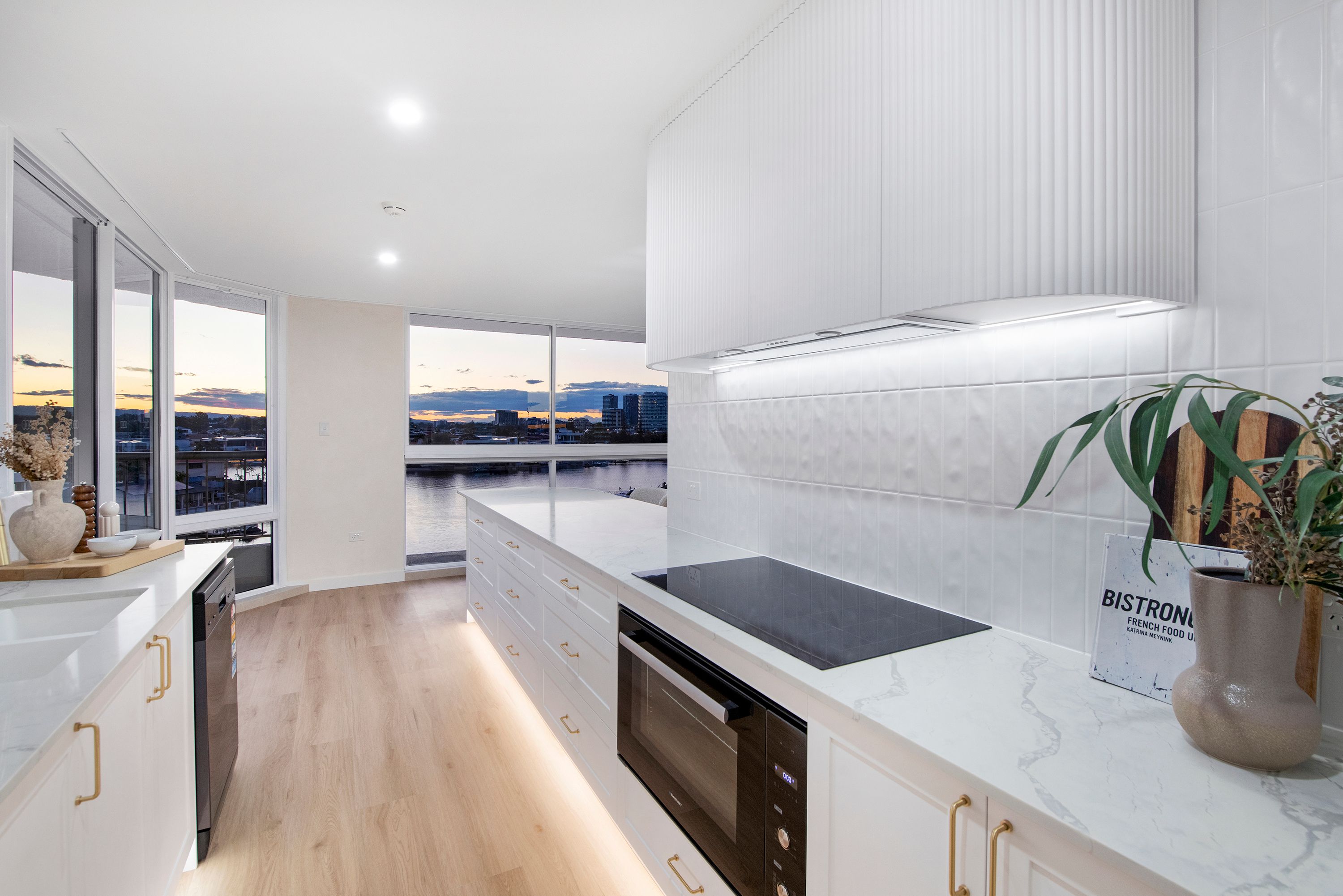 25/5 Admiralty Drive, SURFERS PARADISE, QLD 4217