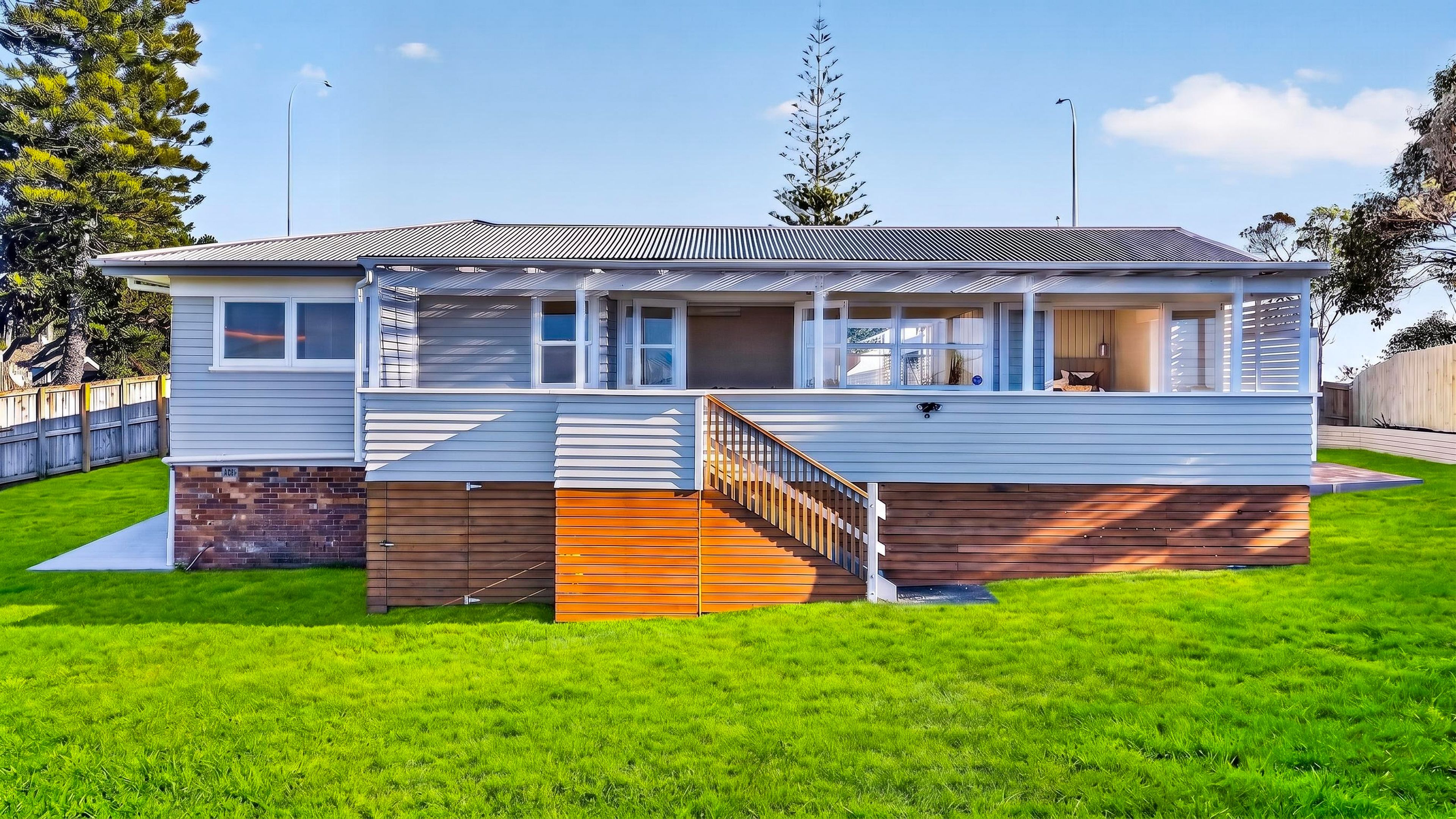 313 East Coast Road, Mairangi Bay, North Shore City