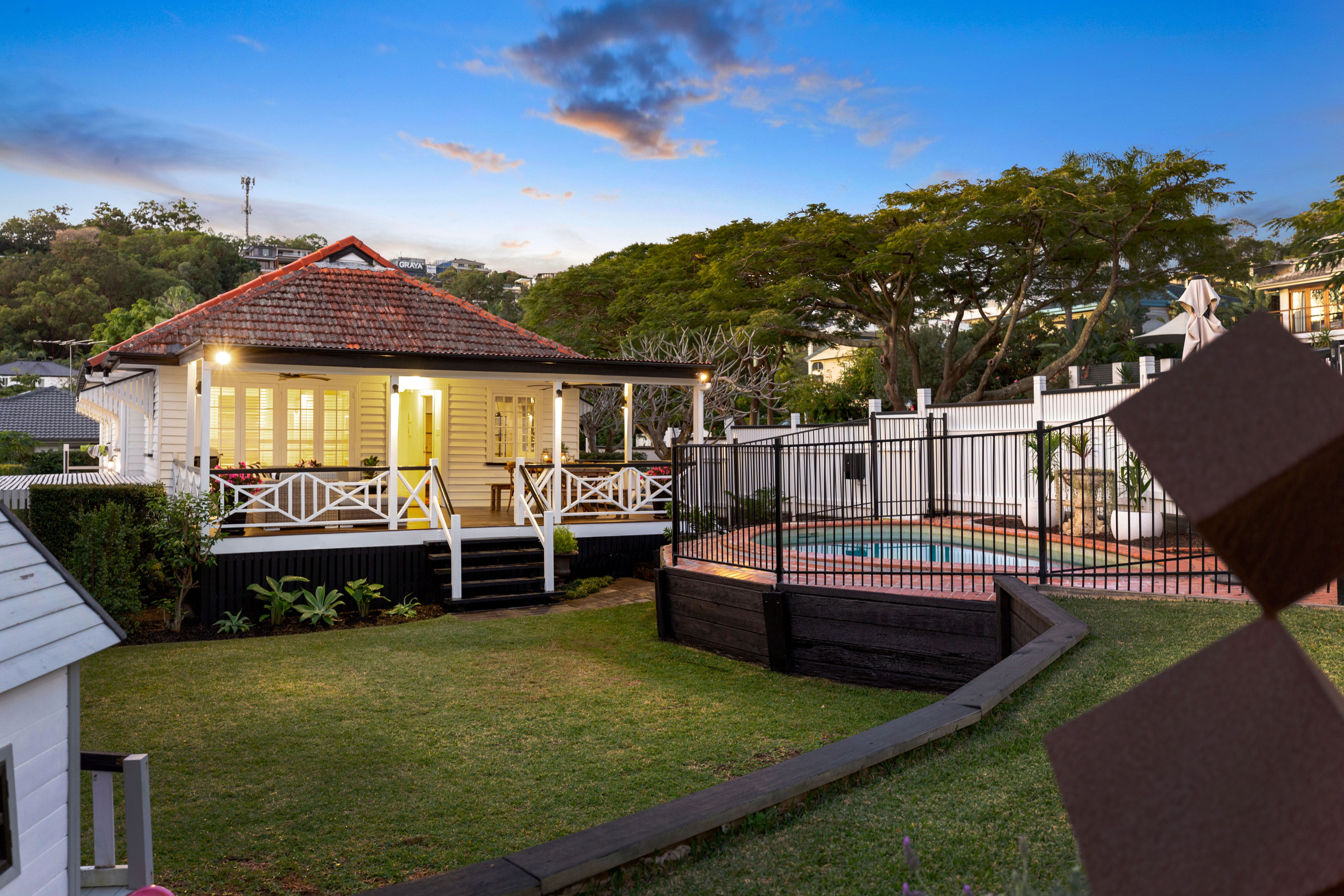 18 Lynell Street, Hamilton QLD 4007