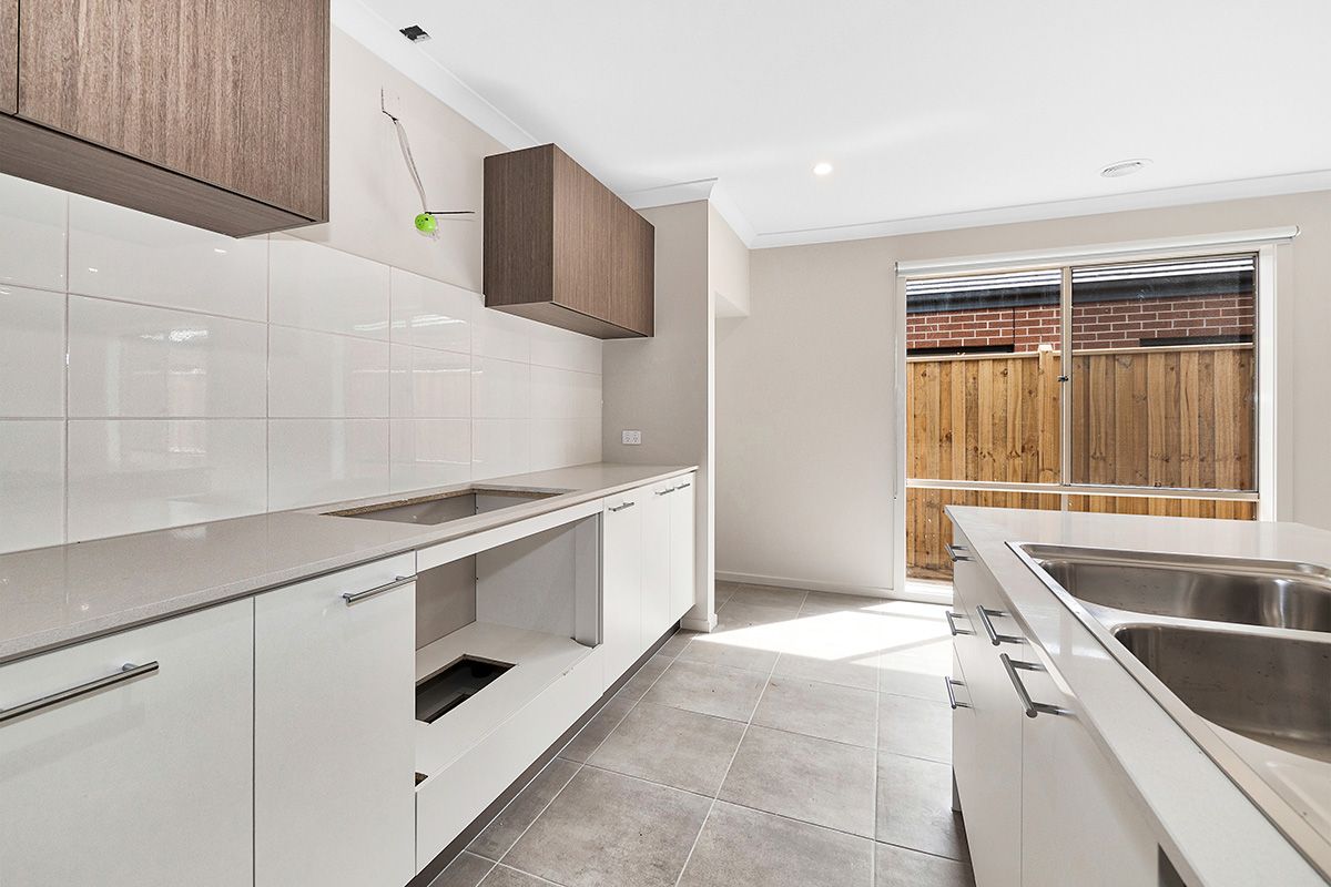 9 Outfield Road, Clyde, VIC 3978