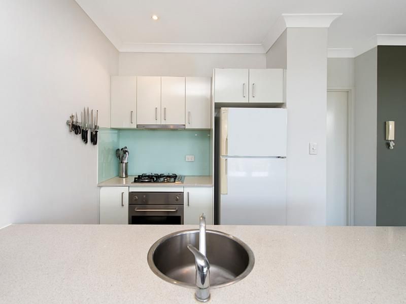 8/65 Park Road, Yeronga, QLD 4104