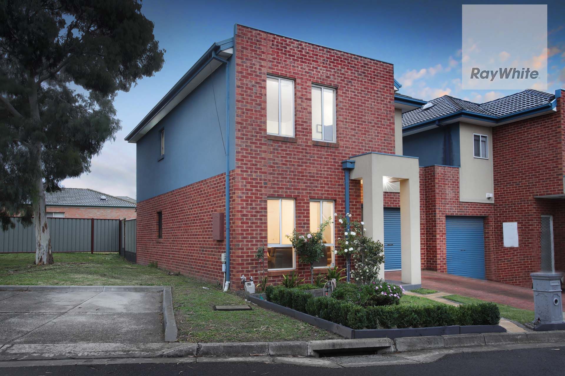 2 Balerno Circle, Gowanbrae, VIC 3043