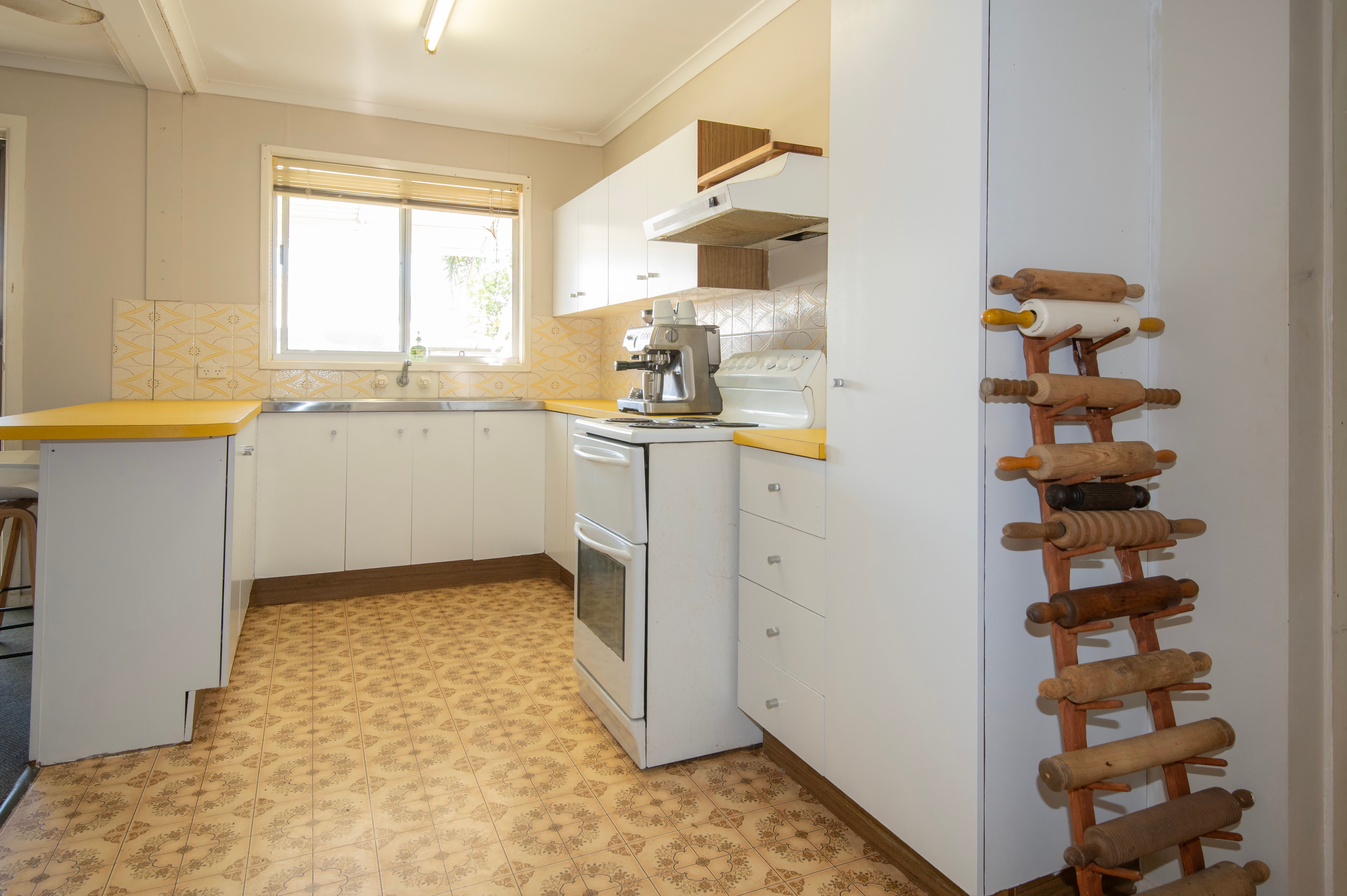 36 Warren Street, Goovigen, QLD 4702