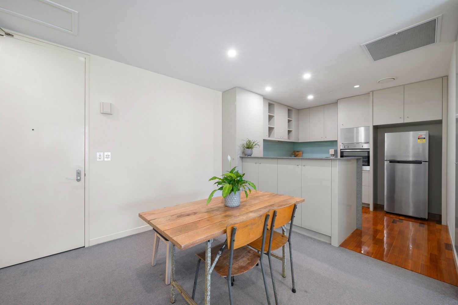 57/1 Queensberry Street — photo 3 of 14