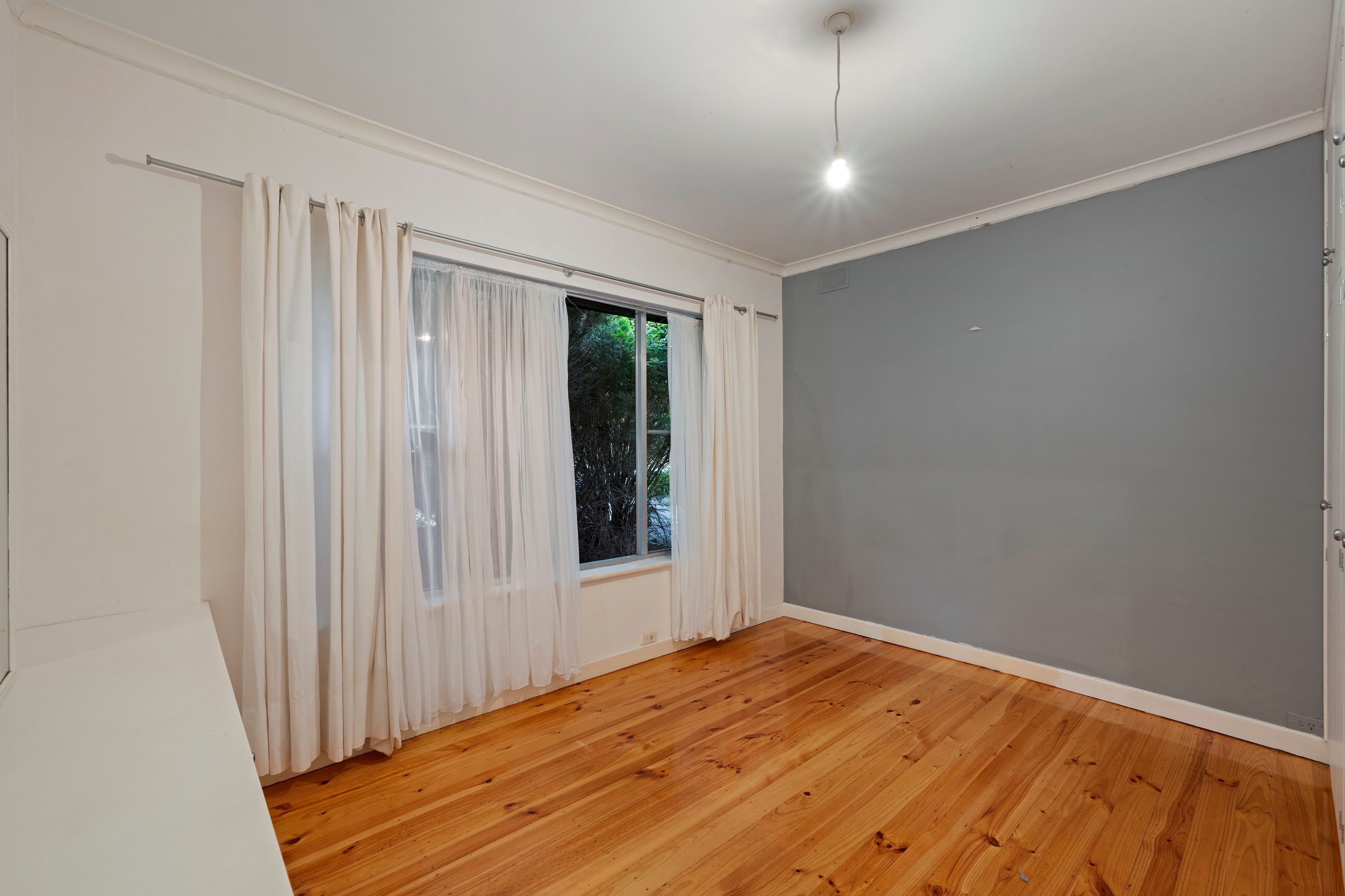 8 Hamish Grove — photo 16 of 27