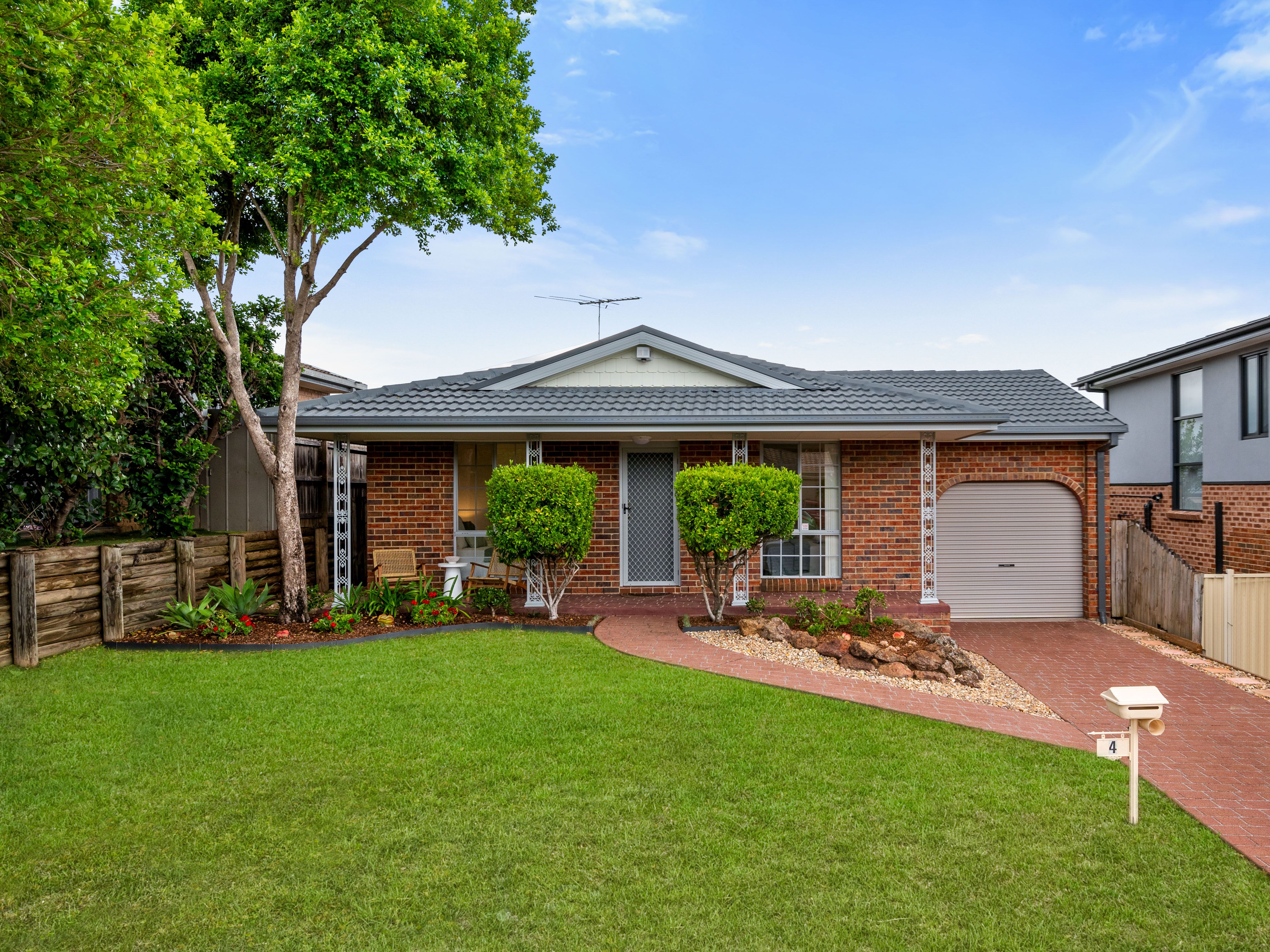 4 Smart Close, Minto, NSW 2566