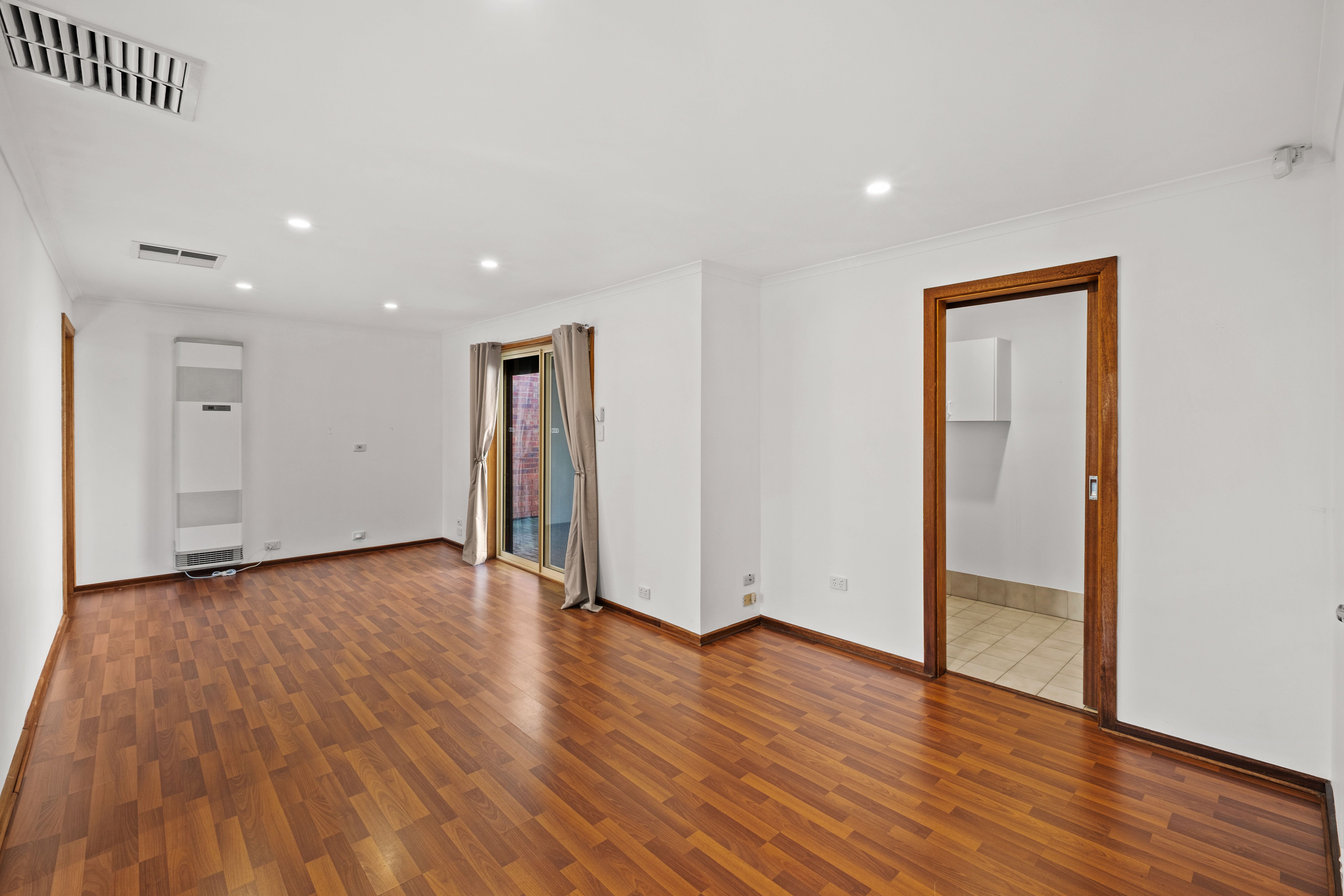 4 Hampton Court — photo 10 of 23