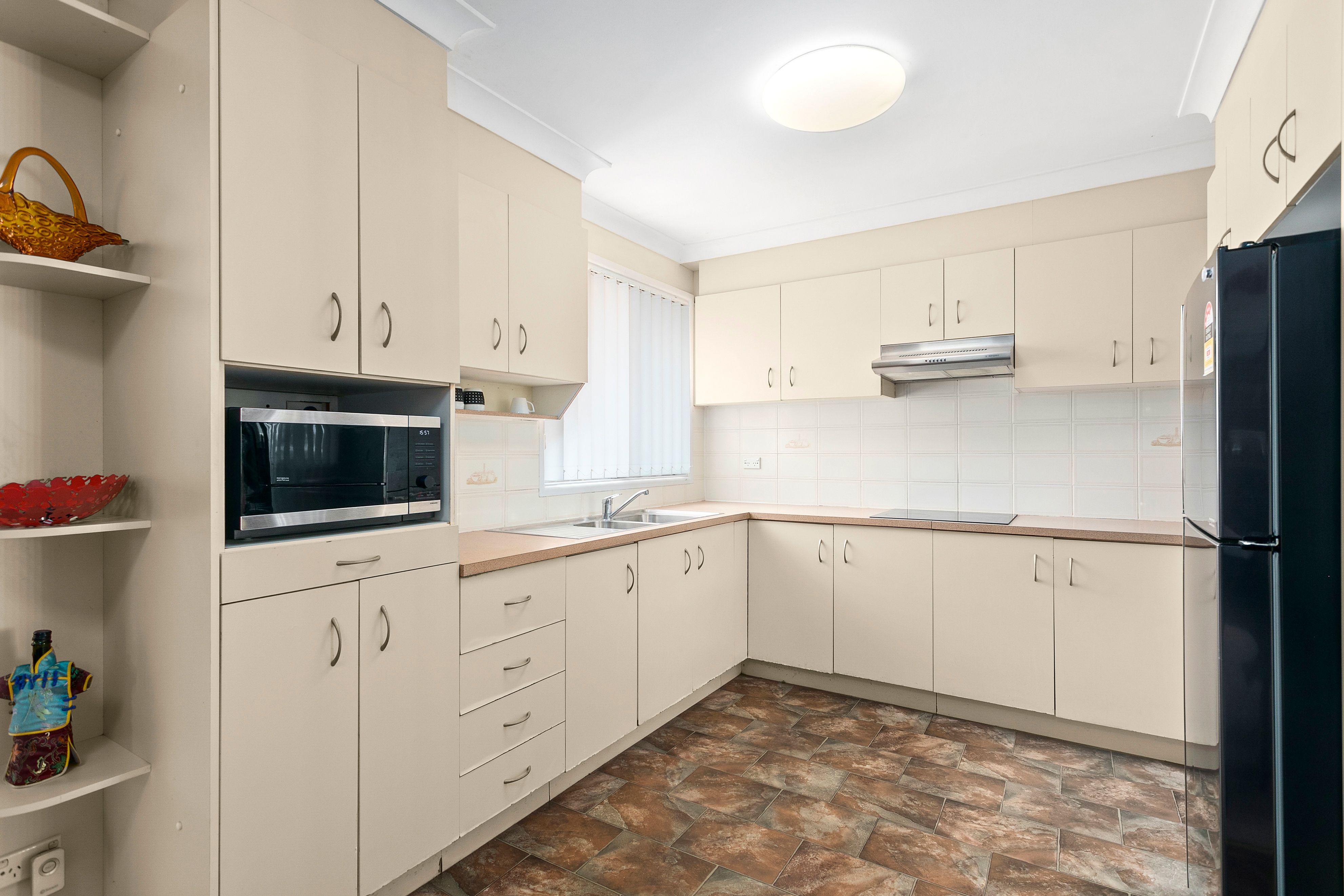 17 Roberts Avenue, Barrack Heights, NSW 2528