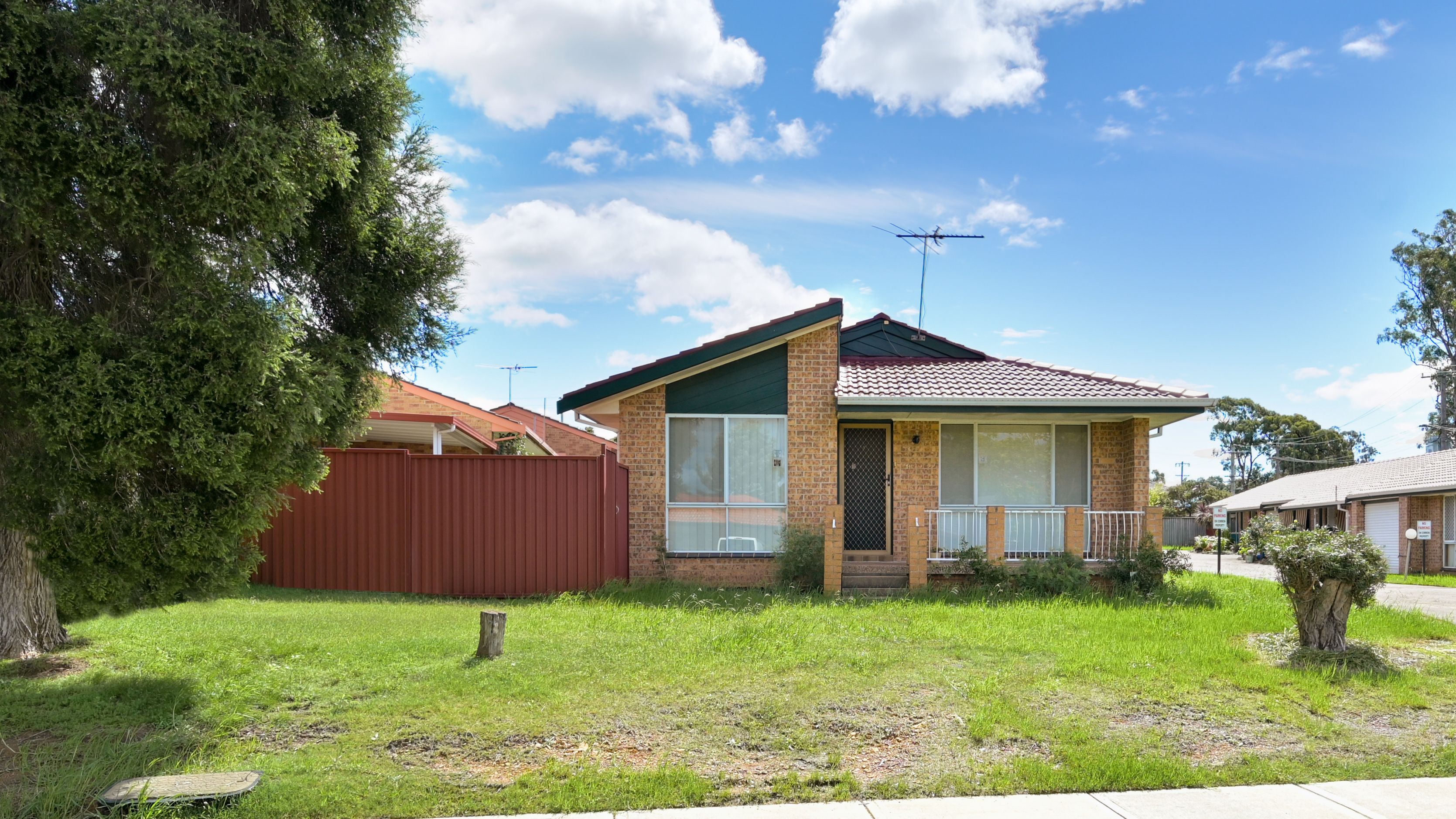 4/9 Fuchsia Crescent, Macquarie Fields, NSW 2564