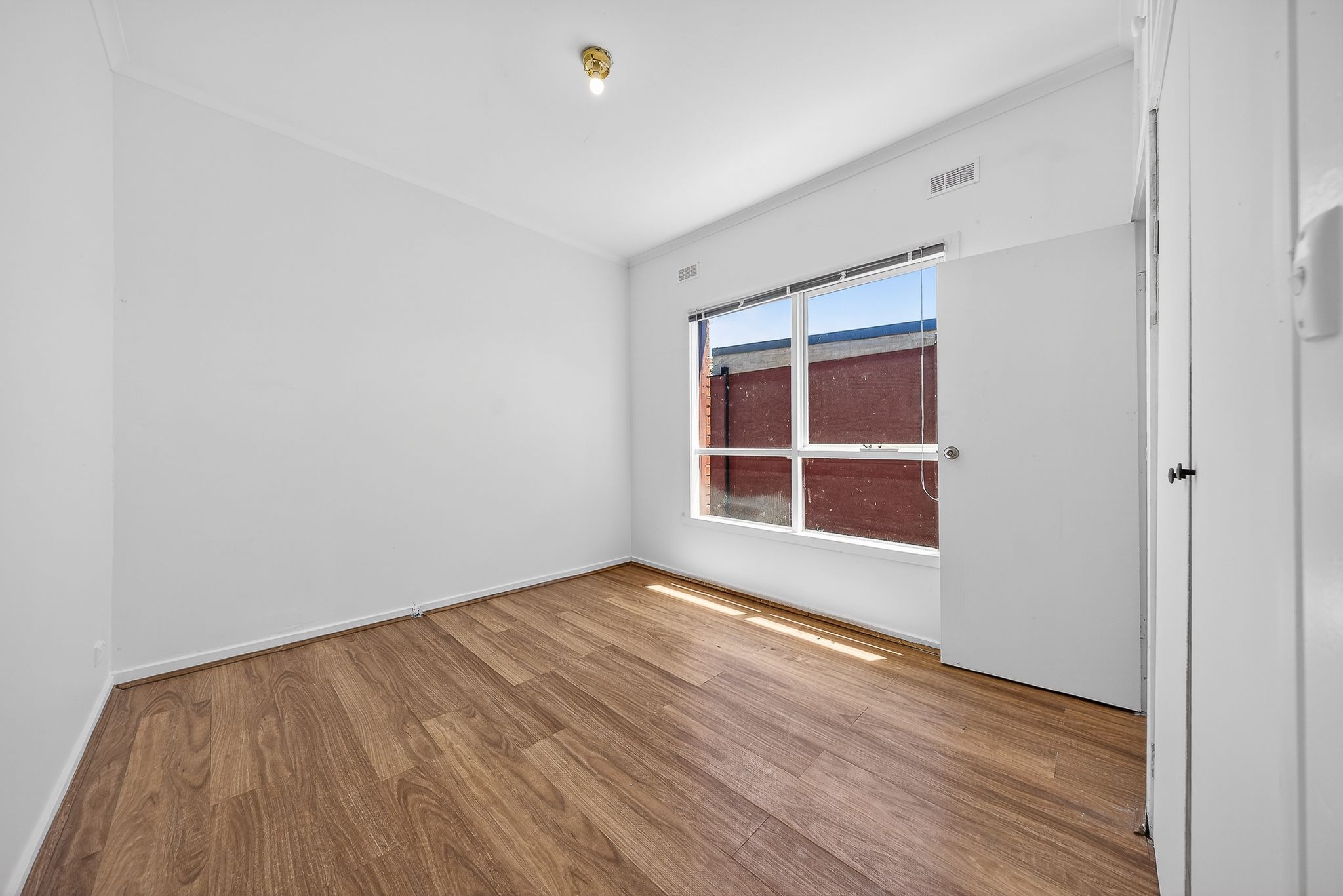 10 Ainsleigh Court — photo 4 of 27