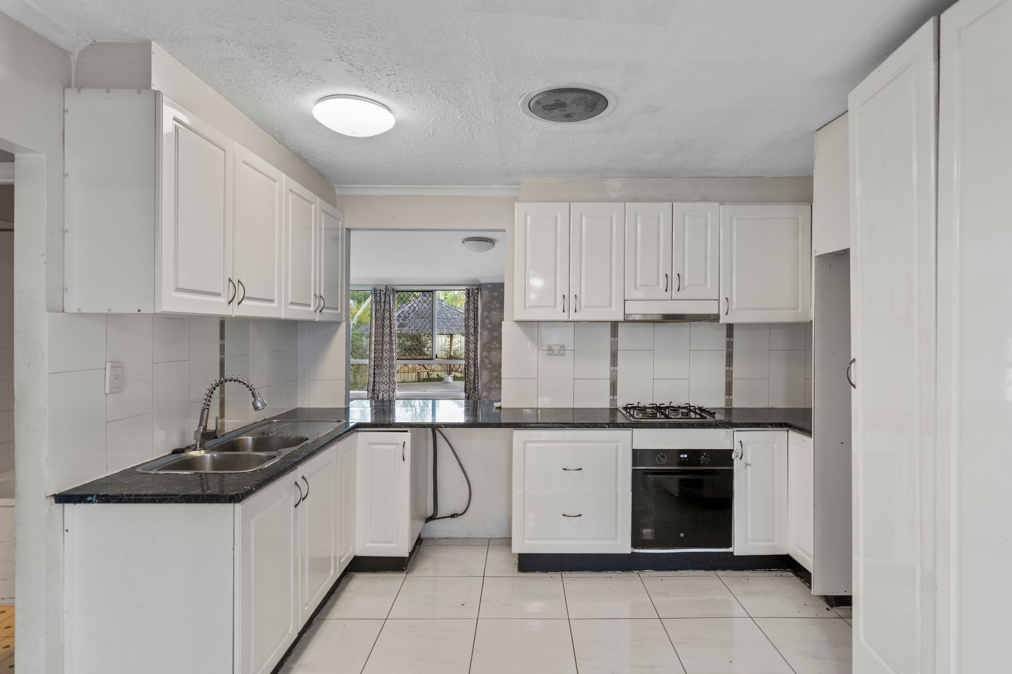 6 Acacia Road — photo 10 of 16