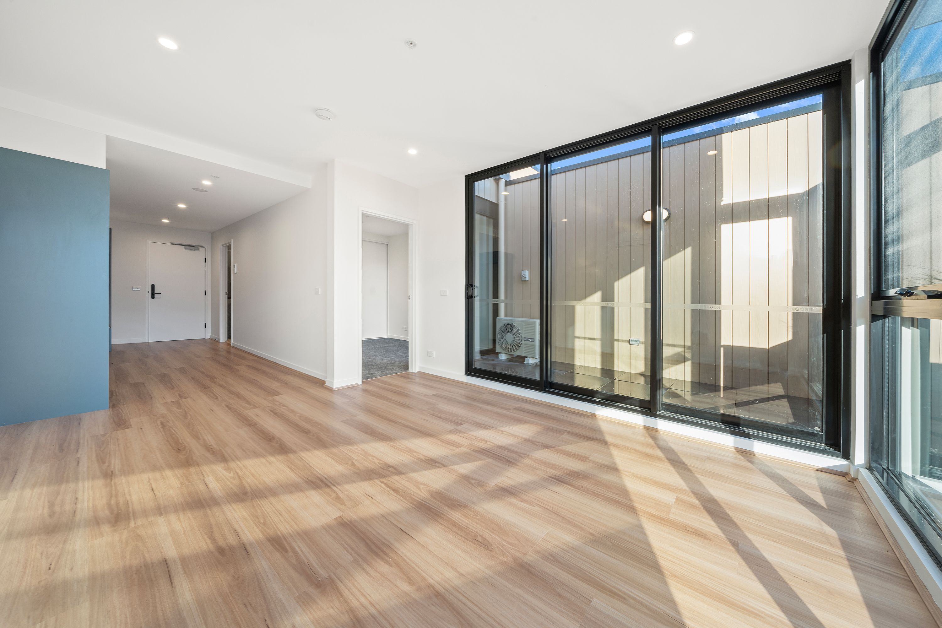410/39 Braybrook Street — photo 3 of 10